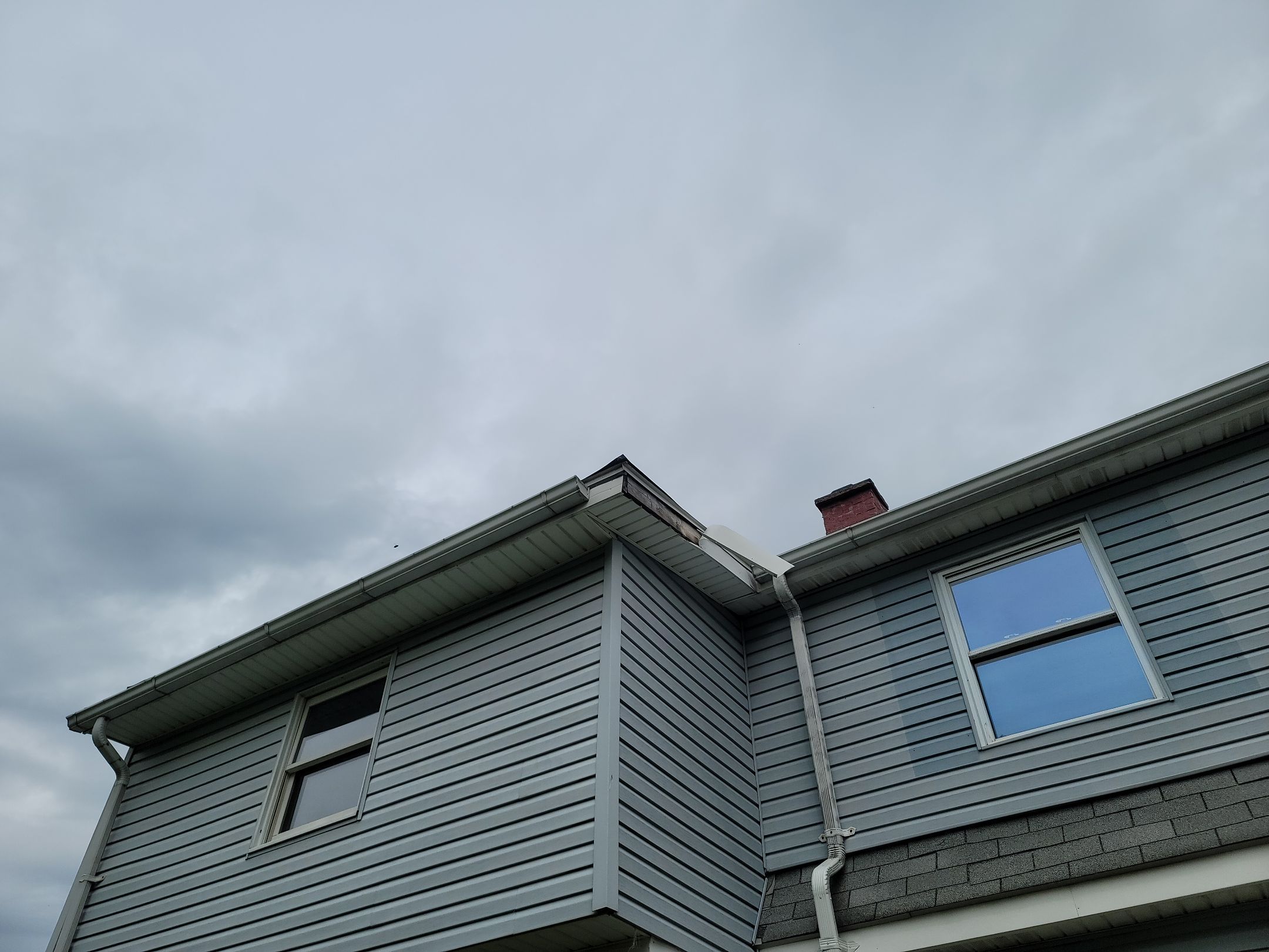ATLAS PINNACLE COLOR: MORNING HARVEST DRIP EDGE: WHITE by Eagle Eye Roofing