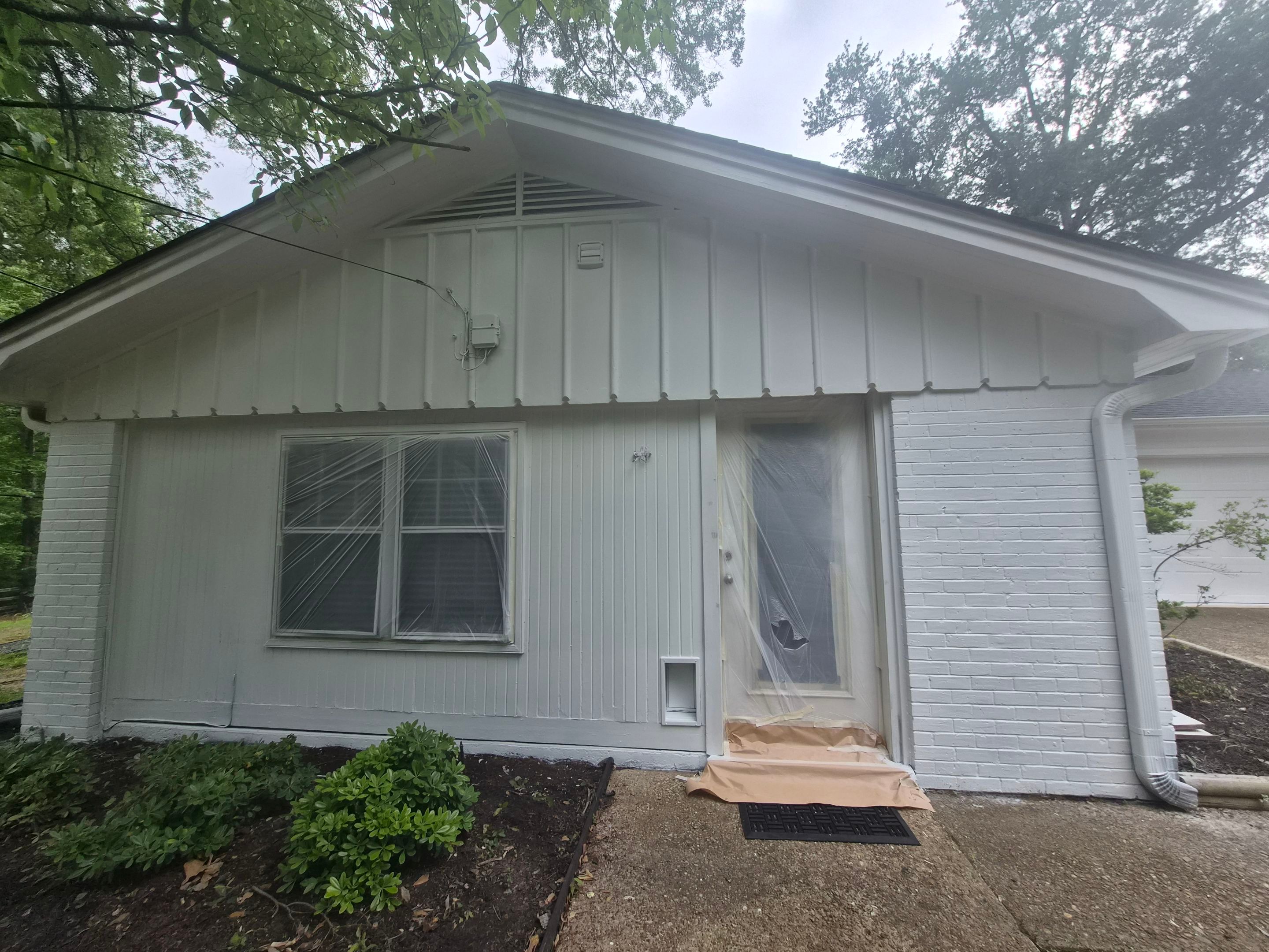 From Gray to Modern White: Exterior Repaint in Tyler, TX by Quality Coats Painting