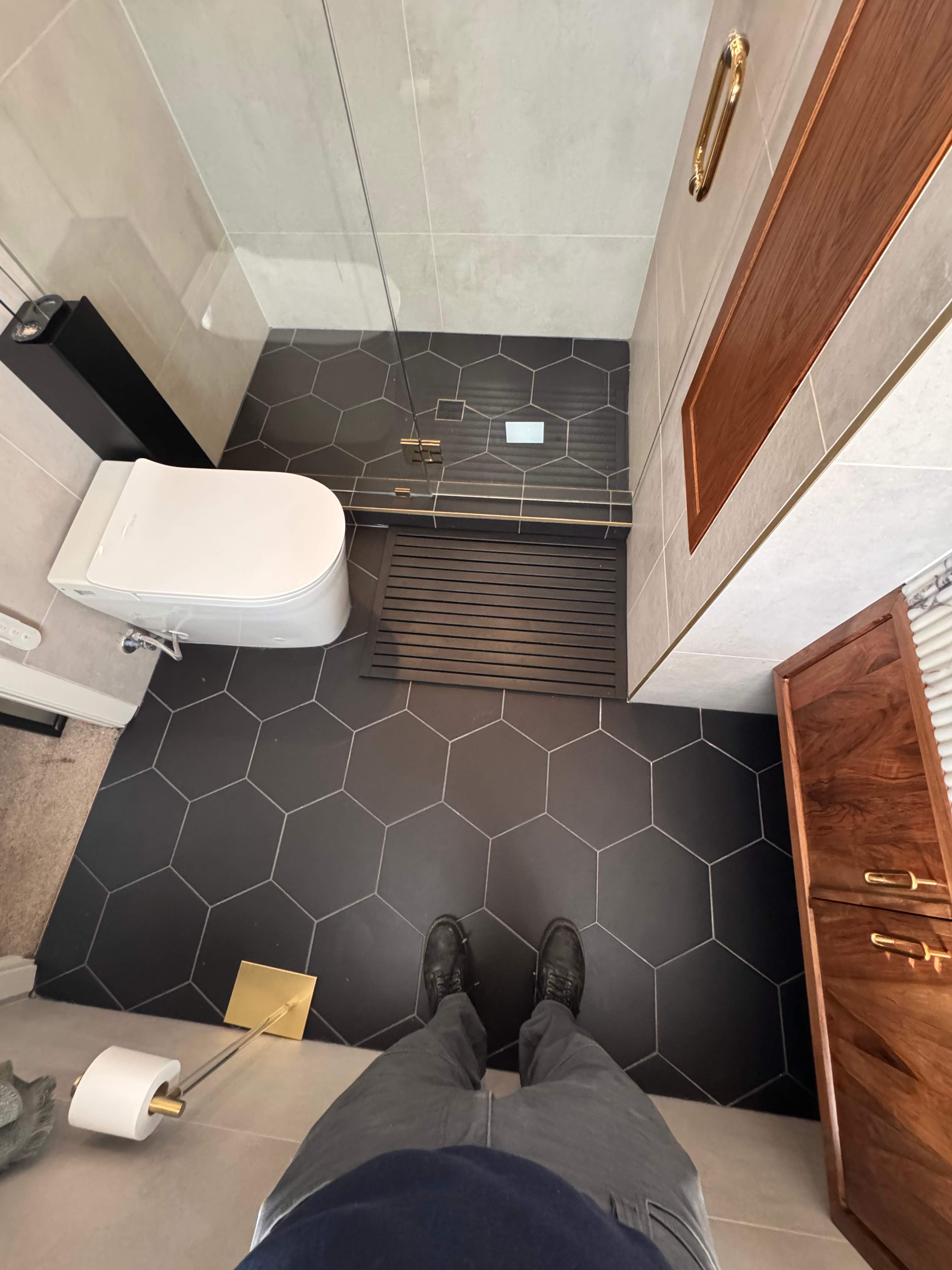 Master bathroom renovation by Prudencio