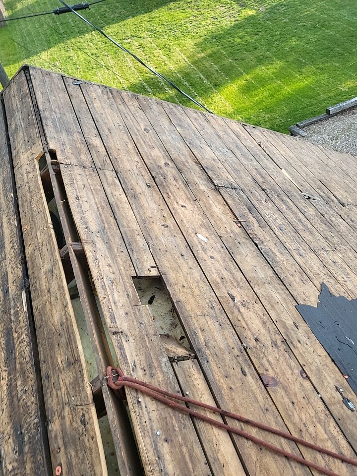 ATLAS PINNACLE COLOR: WEATHERED SHADOW by Eagle Eye Roofing