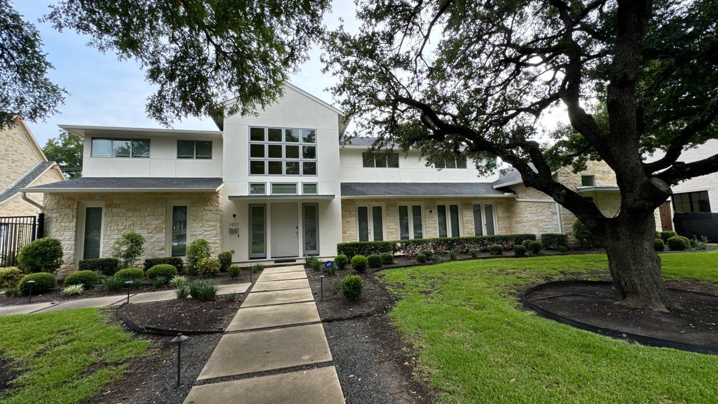 Exterior Painting: Trim & Stucco by Nomad Painting