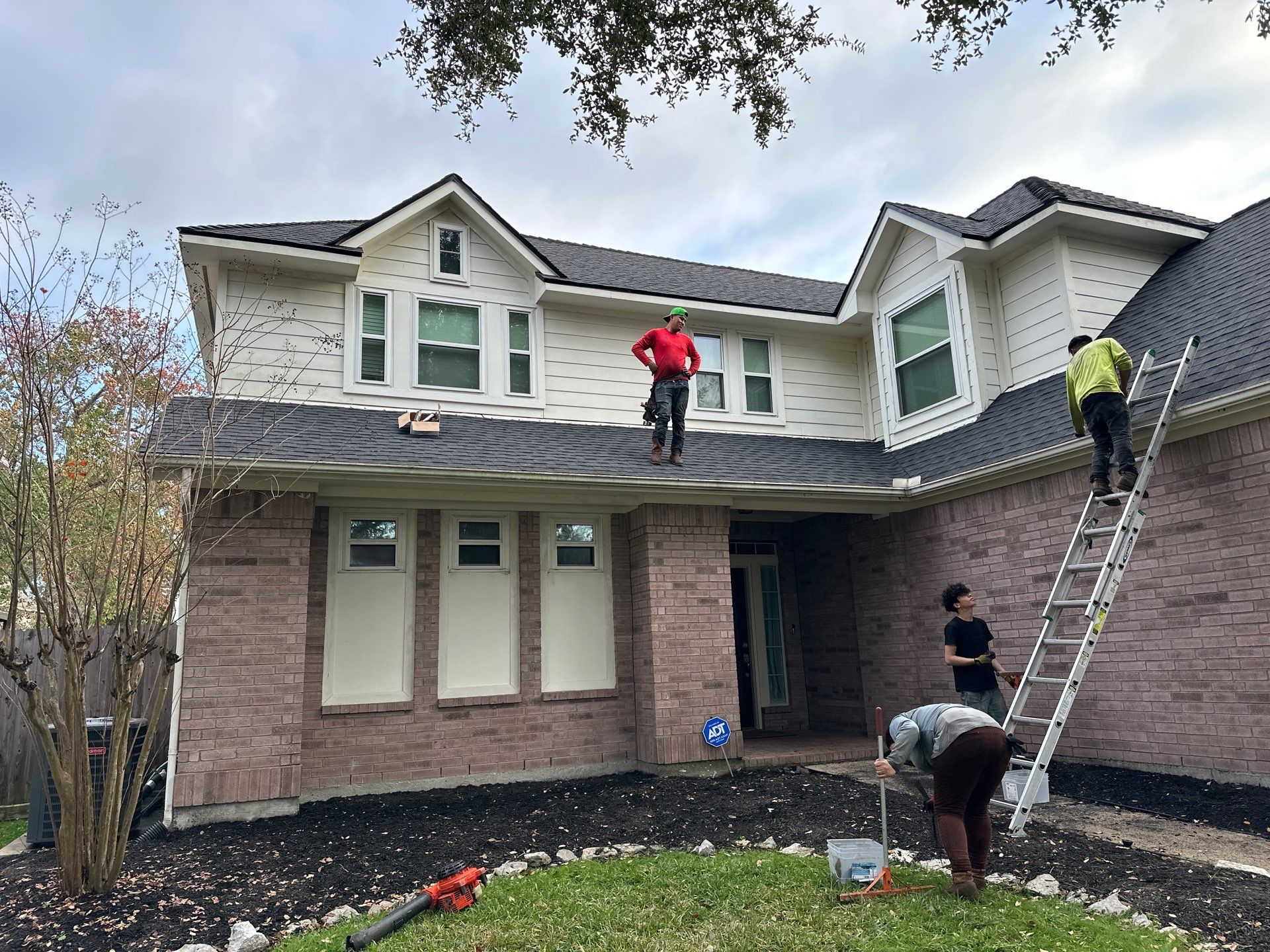 GAF HDZ CHARCOAL W/ PREMIUM RIDGE Z by Motion Roofing