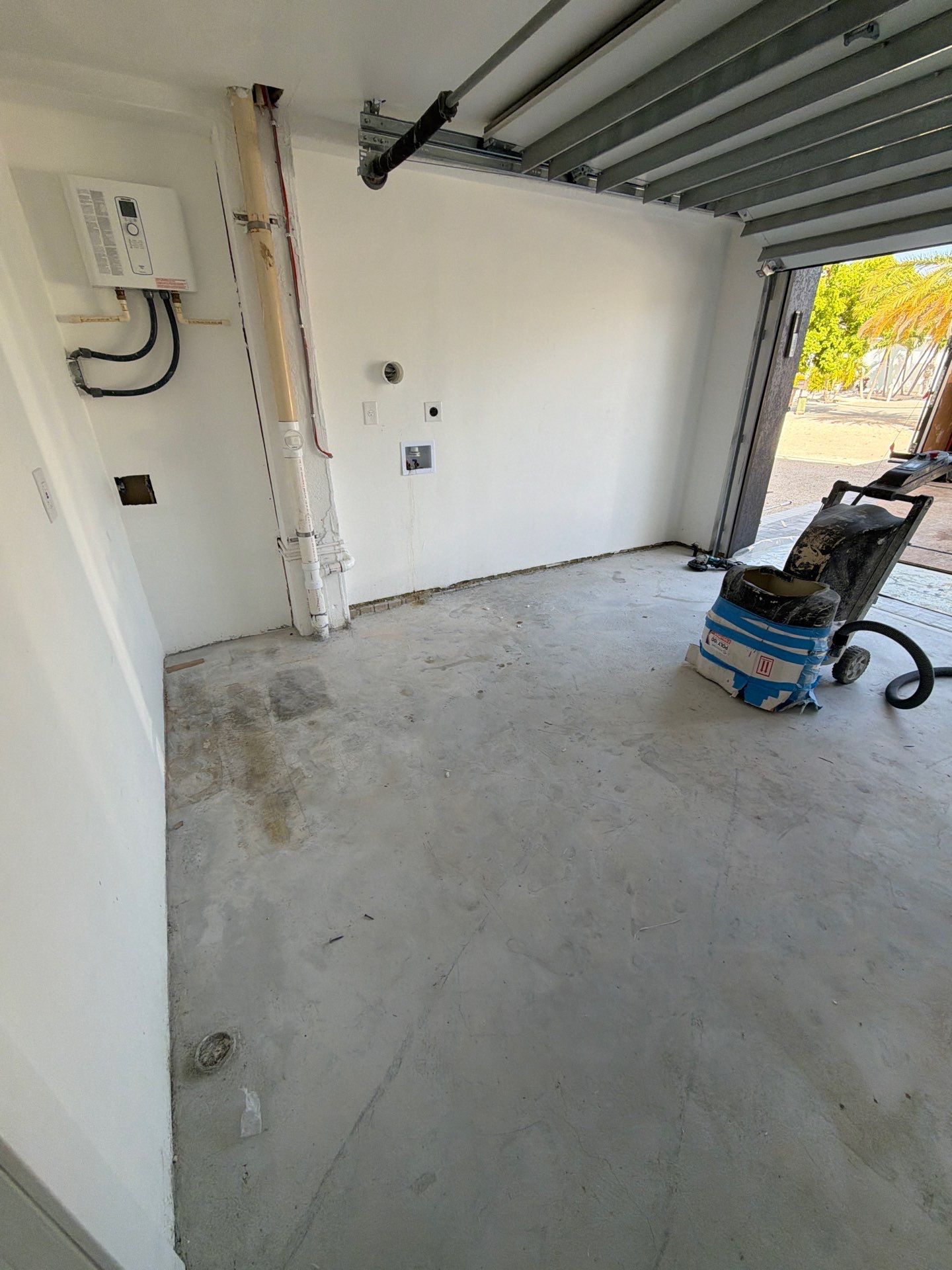 “Custom Flake Blend” Garage in Marathon, FL by Tropical Epoxy Coatings & Creations LLC