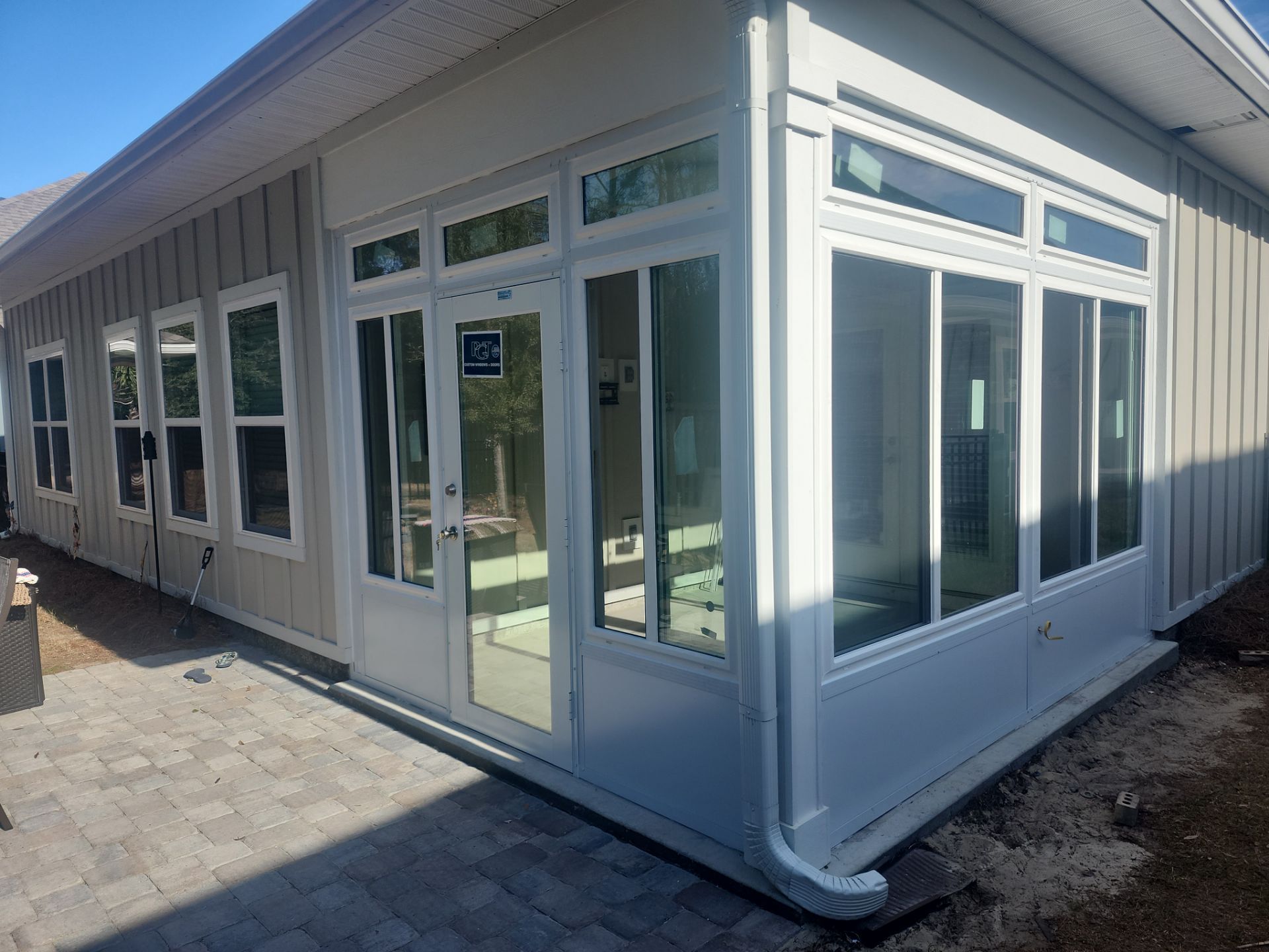 Glass Room using Colorbeam in Freeport by Titan Sunrooms