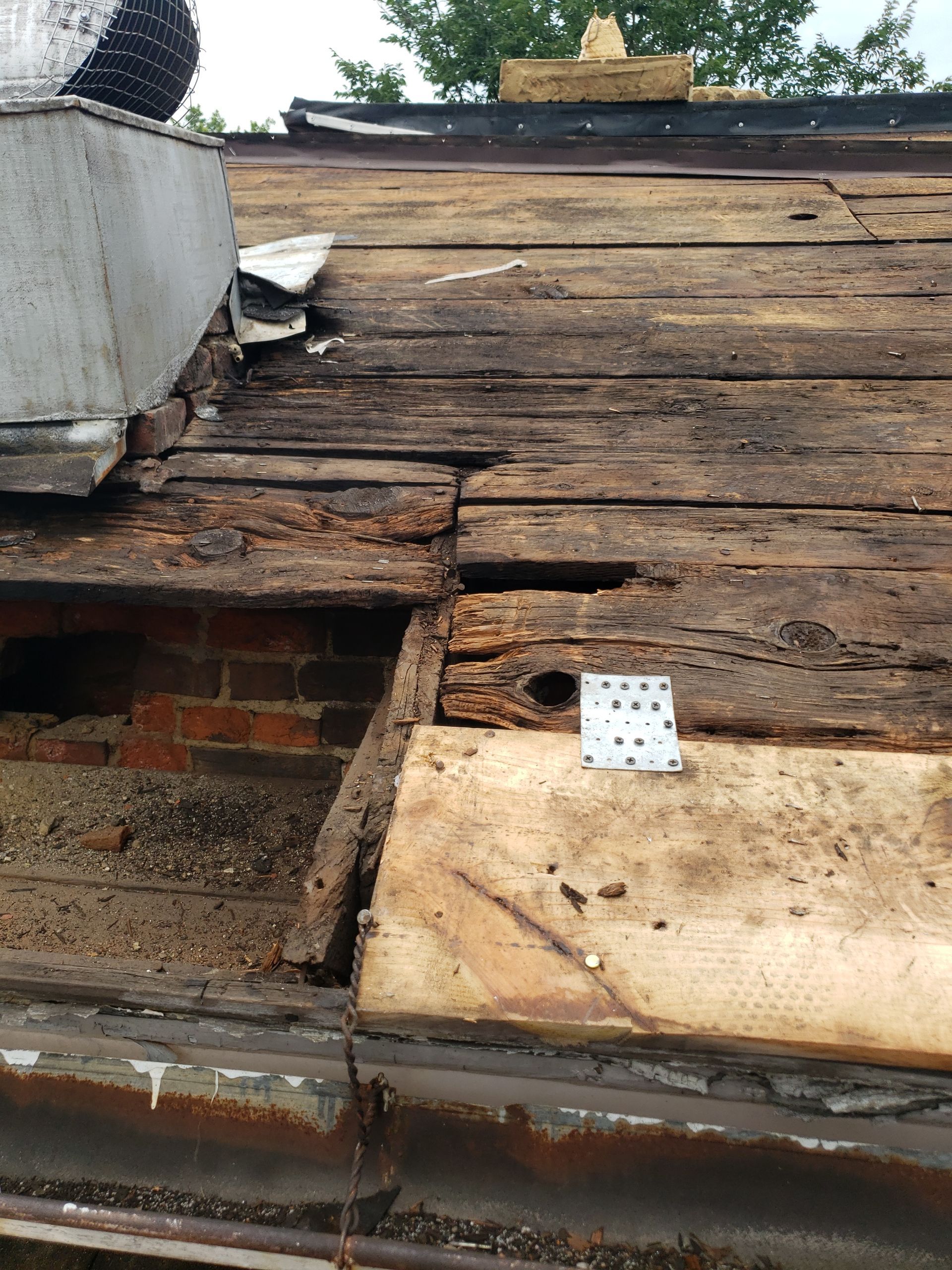 ATLAS PINNACLE COLOR: MAJESTIC SHAKE DRIP EDGE: WHITE by Eagle Eye Roofing