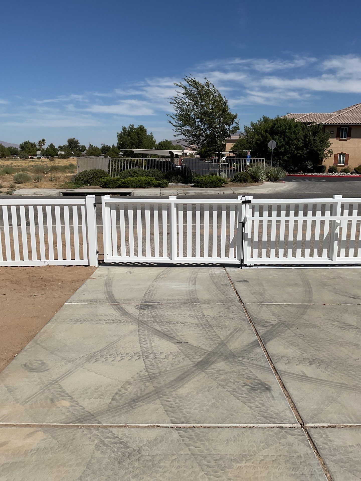 Fence Installation using vinyl pickett by Fence Guys Inc.