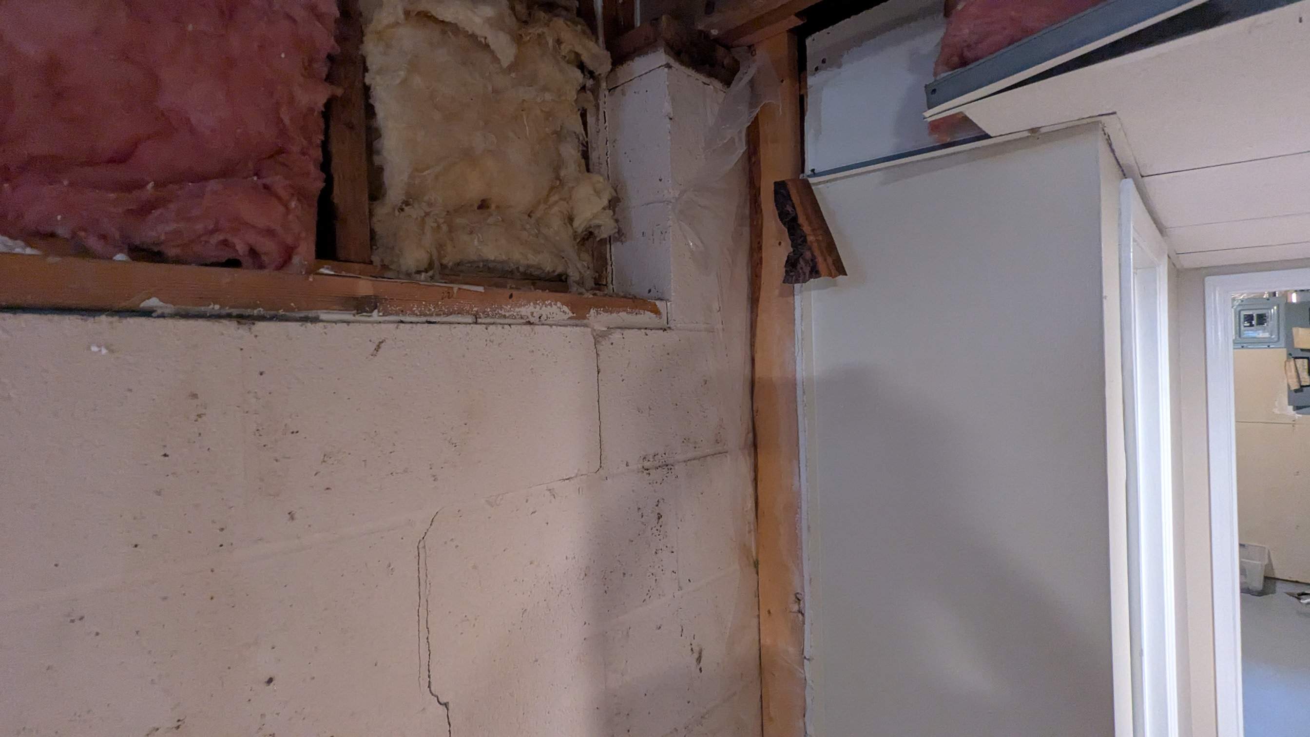 Embedded Fiber Reinforcement by Toledo Basement Repair 