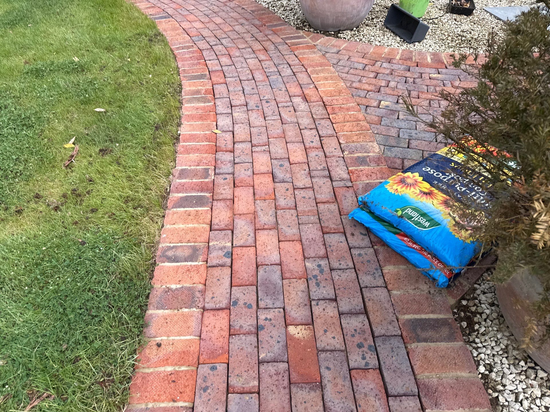 Patio - Walkways - Render Cleaning Surrey by Ges Exterior Cleaning ltd