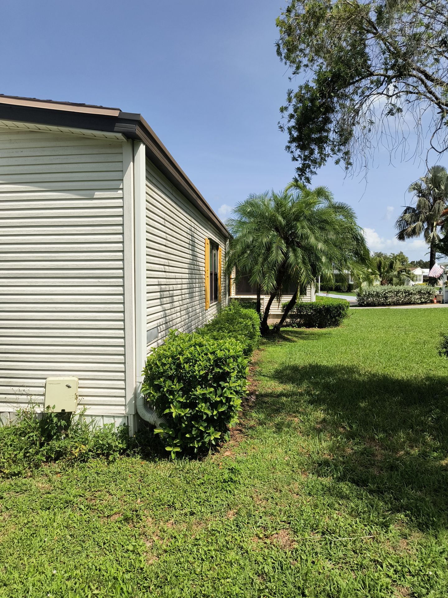Aluminum Seamless Gutters using gutter cleaning in Sarasota FL by Gutter Professors