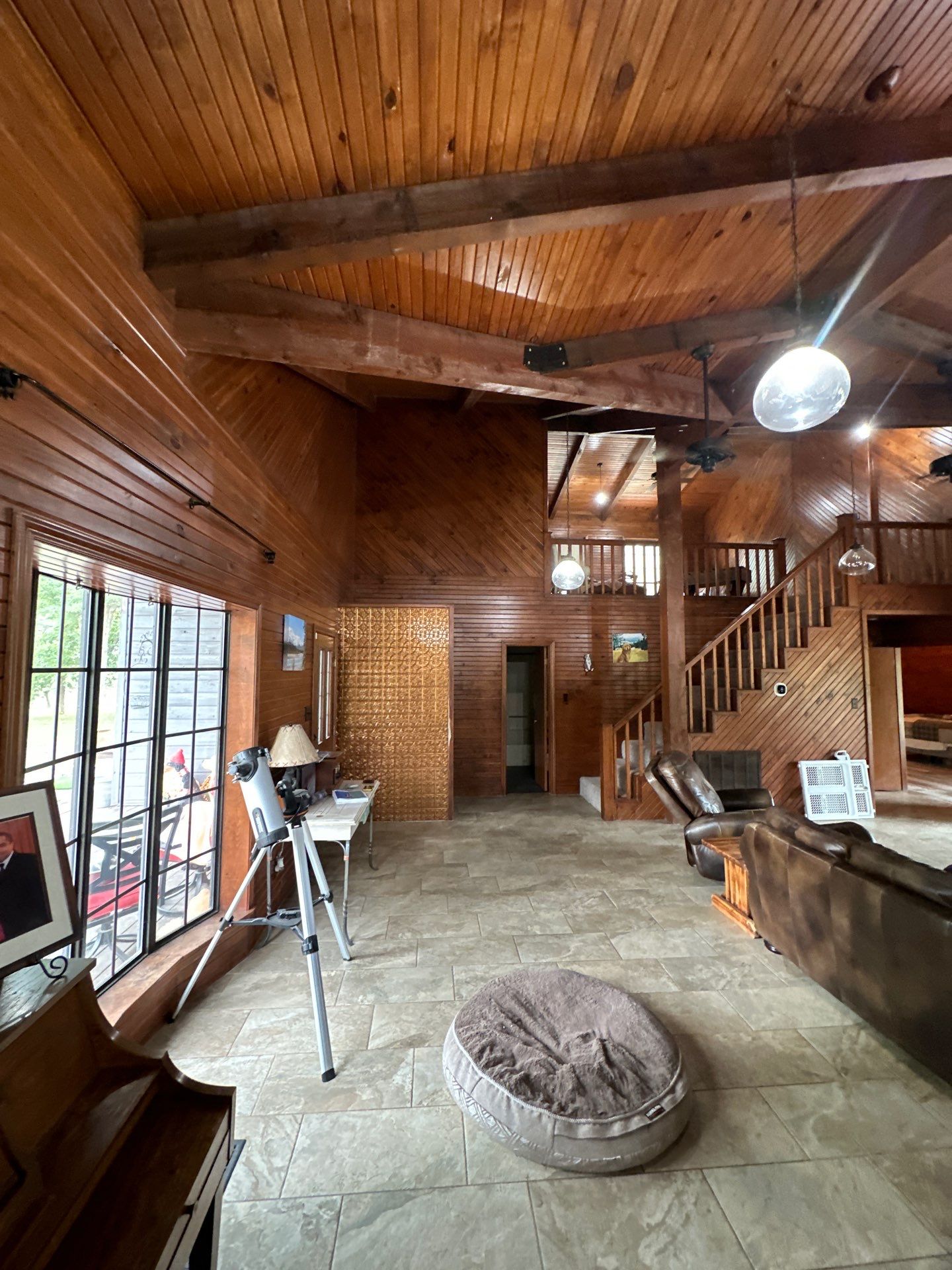 Modern Cabin by HOMES BY JAR
