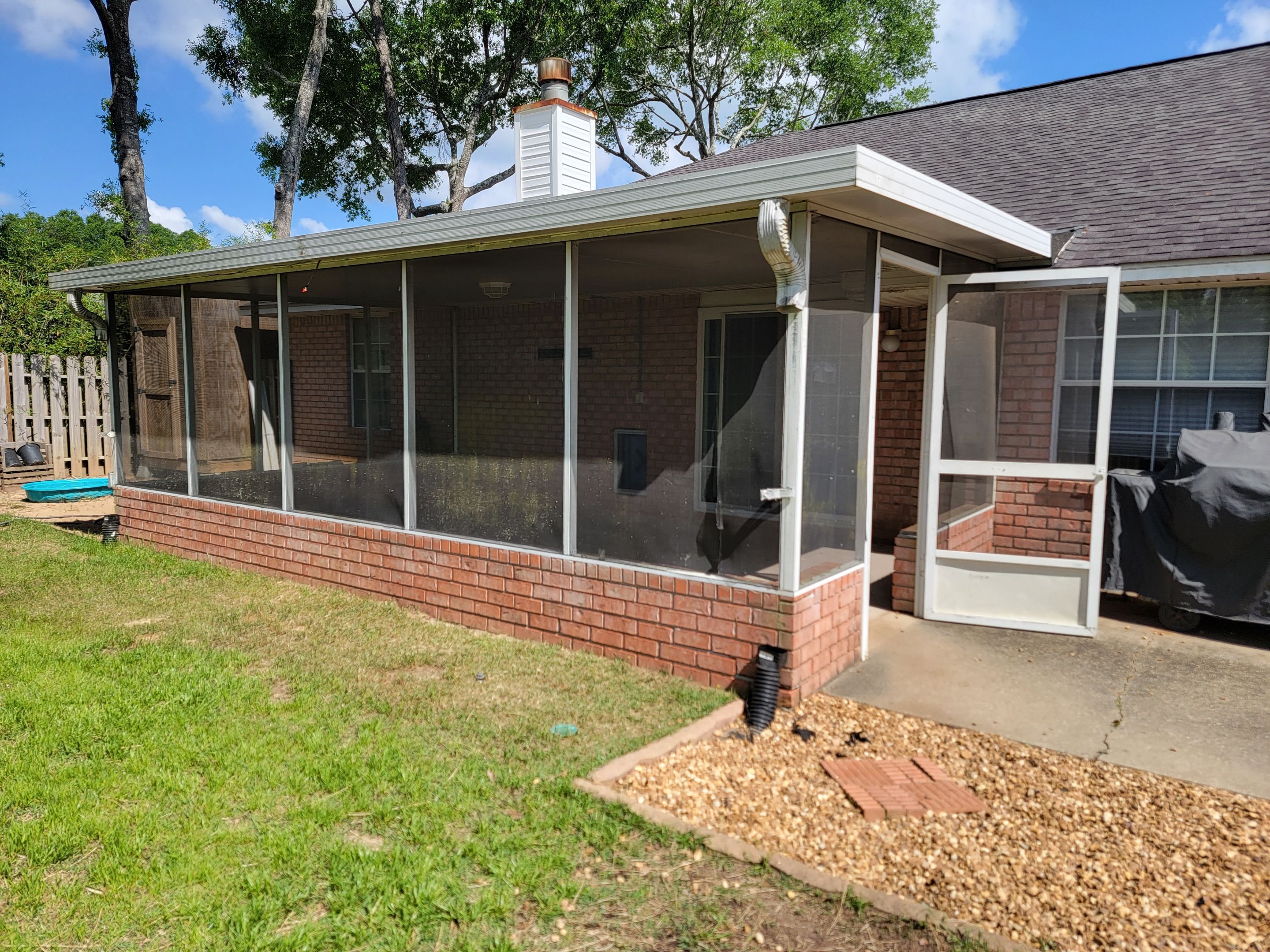 Screen Room in Milton w/Brick Kneewall by Titan Sunrooms