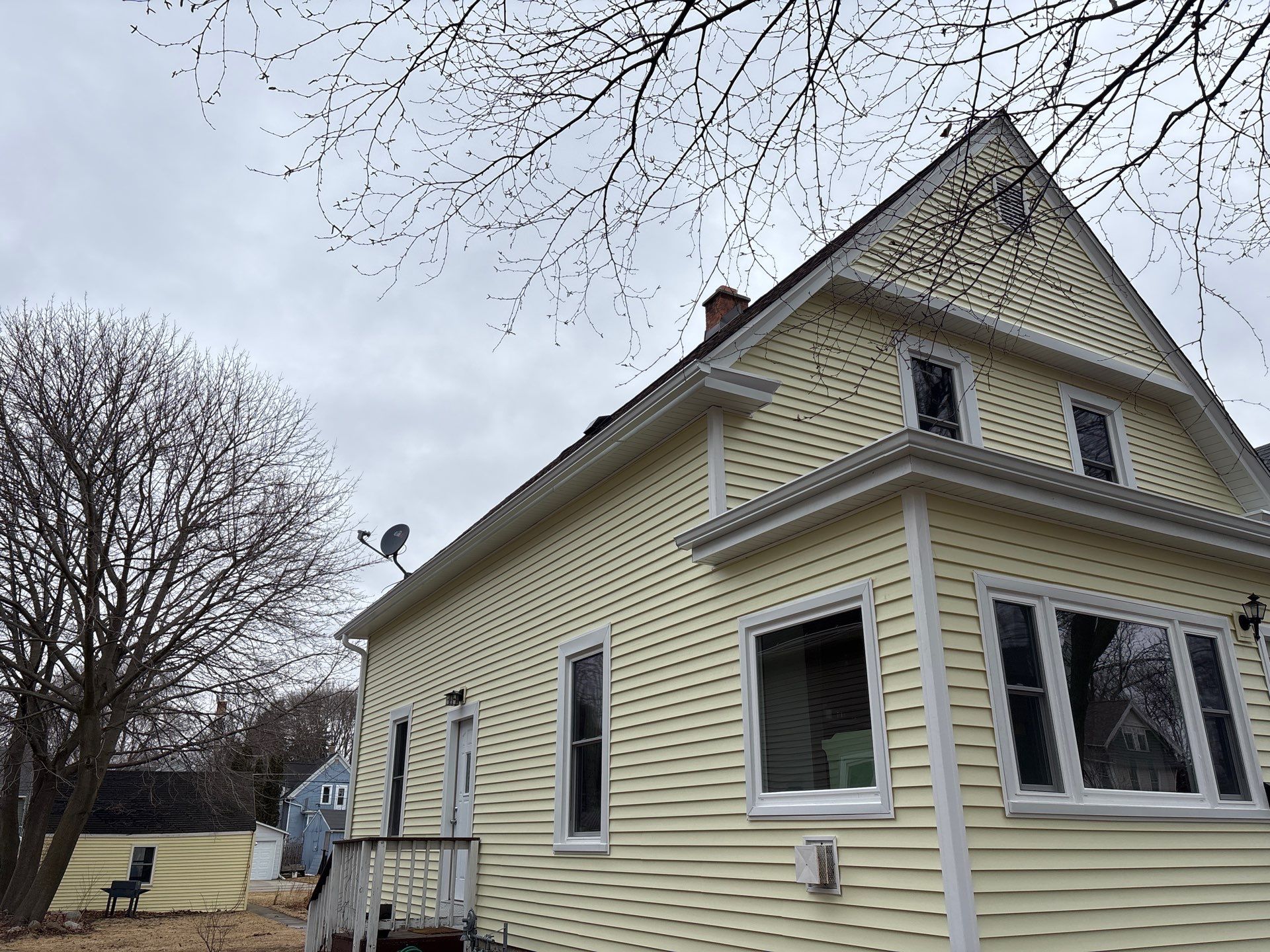 Sunshine siding install !  by Gellings Roofing & Siding