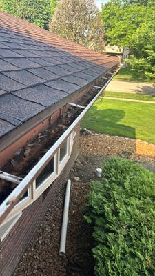 Why Wheeling Gutters Clog and Ice Up