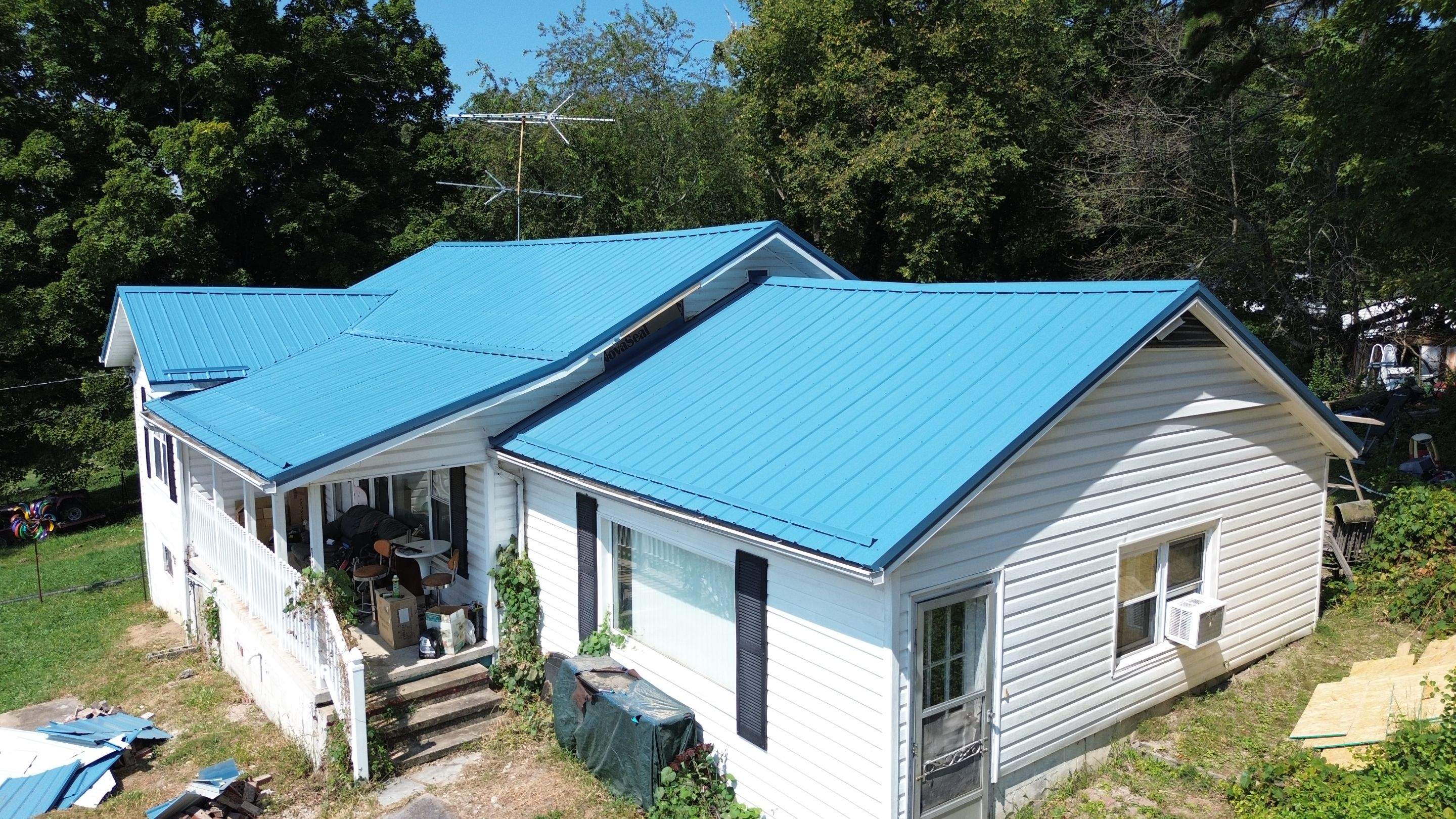 Vichare Residence by Omnia Roofing