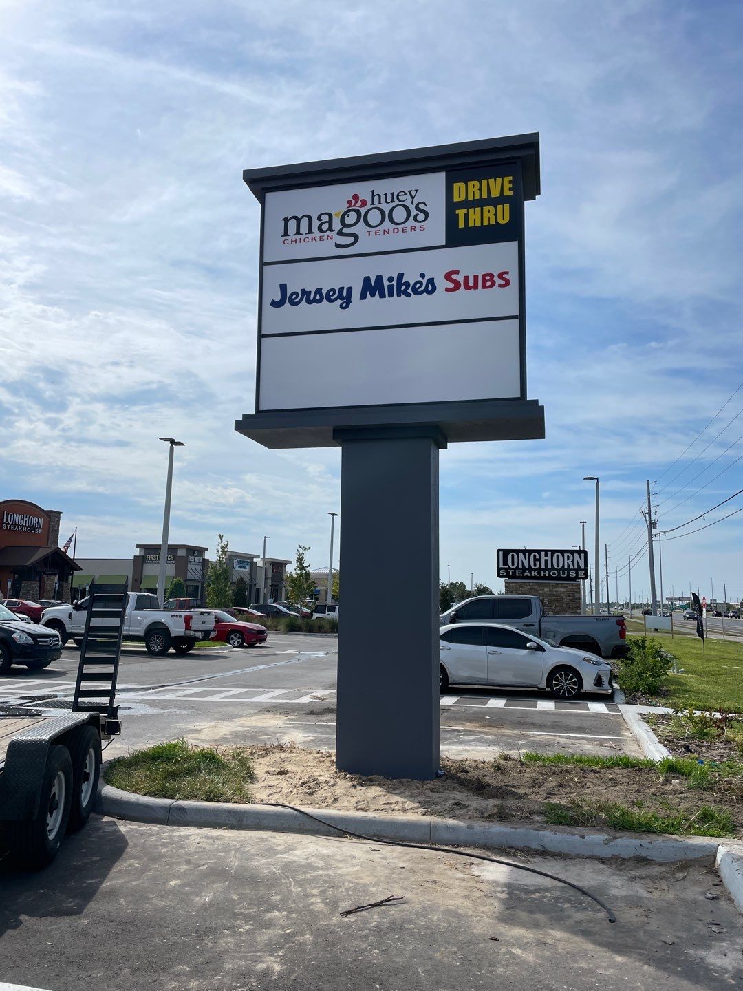 Pylon Sign for Huey Magoos Brooksville by SignCrafters