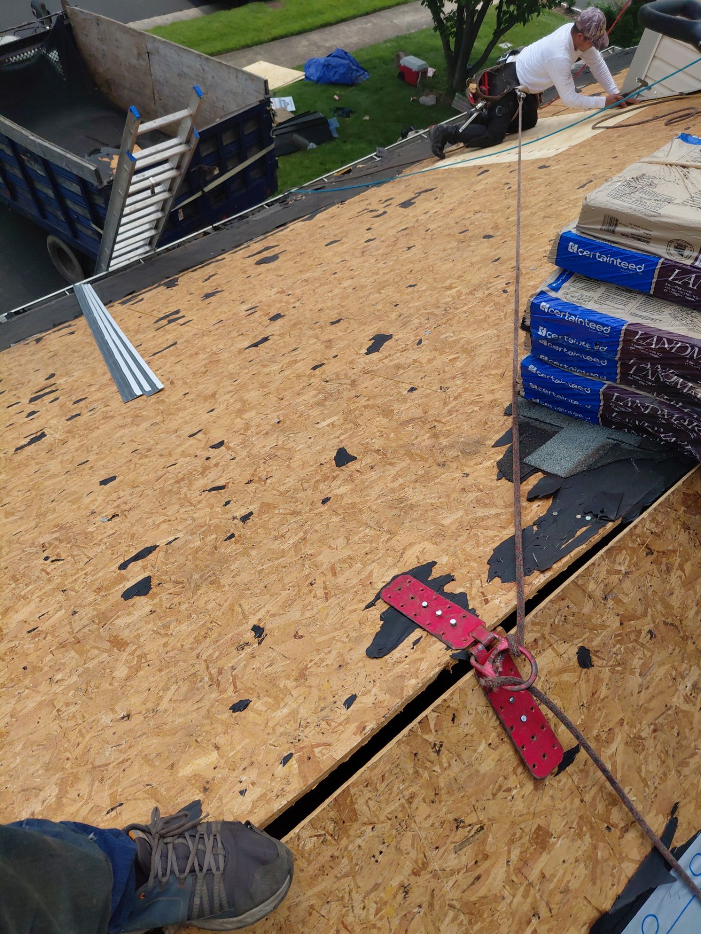 Springfield: Residential Roof Replacement with CertainTeed Landmark PRO in Max Def Georgetown Gray by RM Banning, Inc.