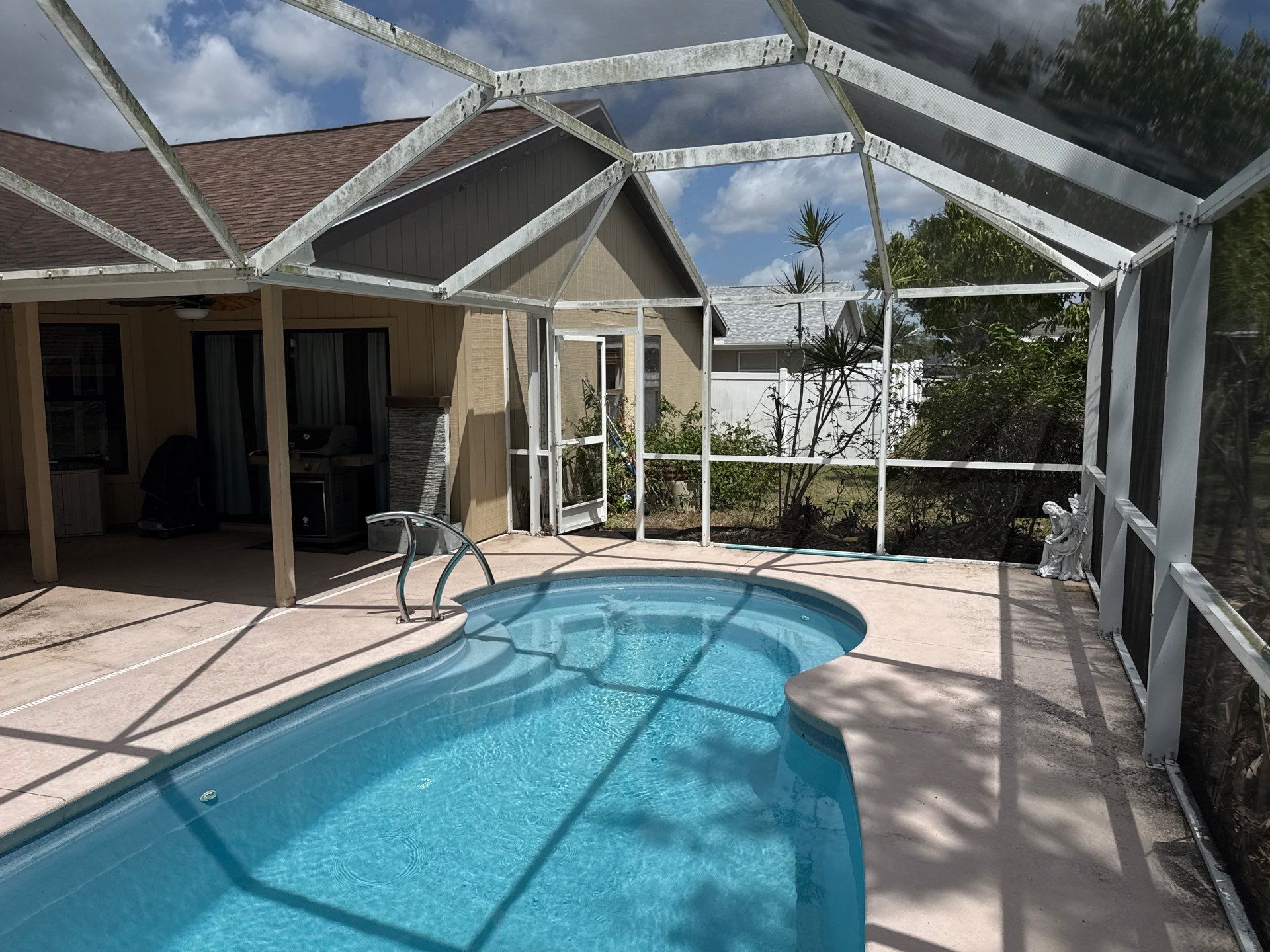 Pool Cage & Painted Pool Deck Cleaning in Sarasota, FL | Soft Wash by Sunshine AquaWash