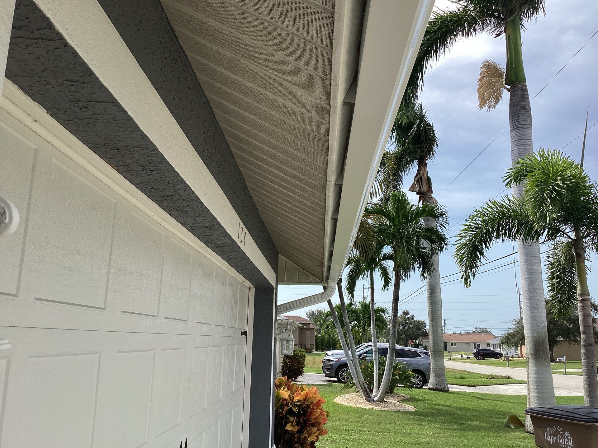 White K Style Seamless Gutters using Aluminum Seamless Gutters in Cape Coral FL by Gutter Professors