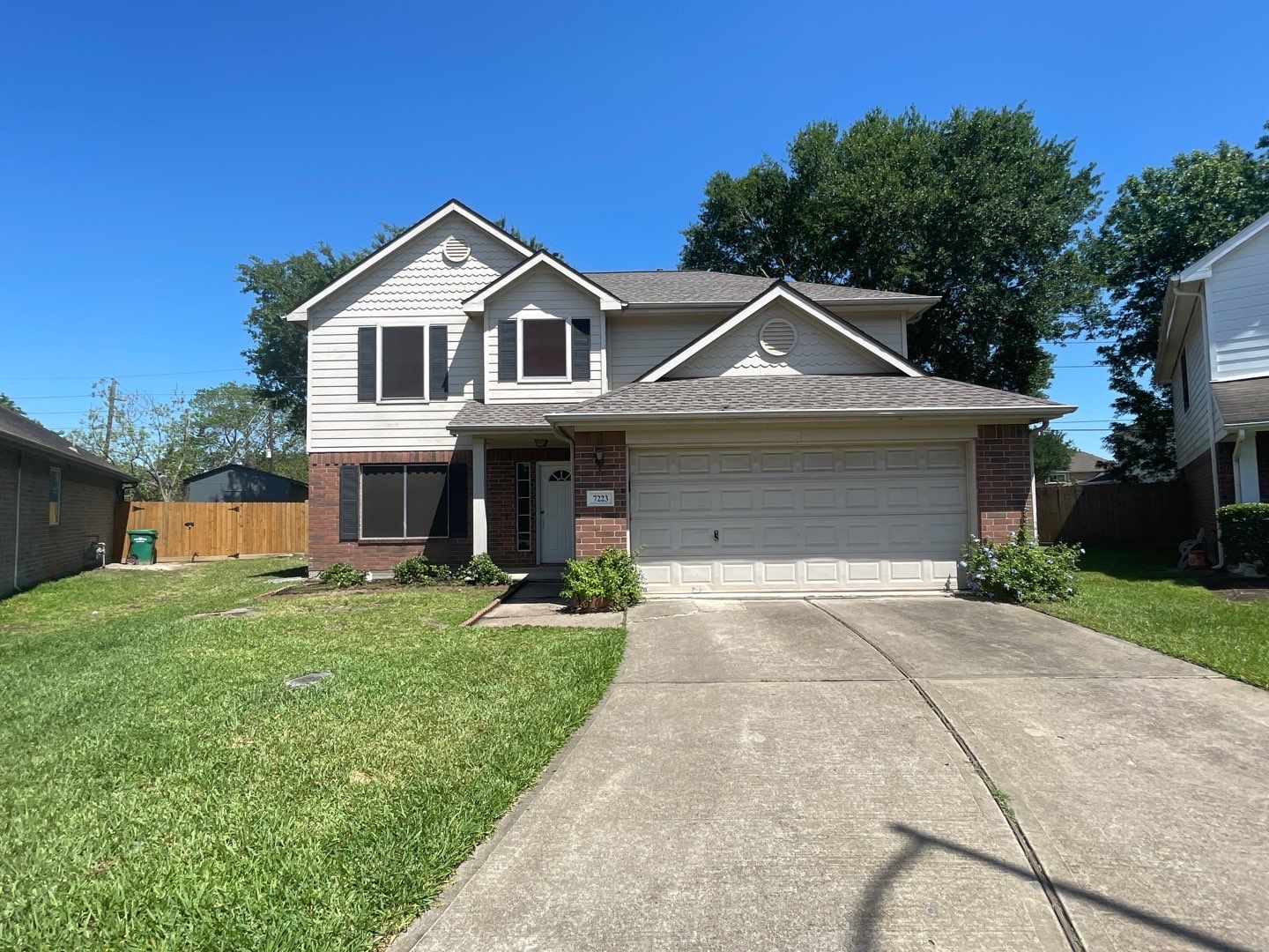 GAF HDZ - Weathered Wood by Elite Roofing LLC