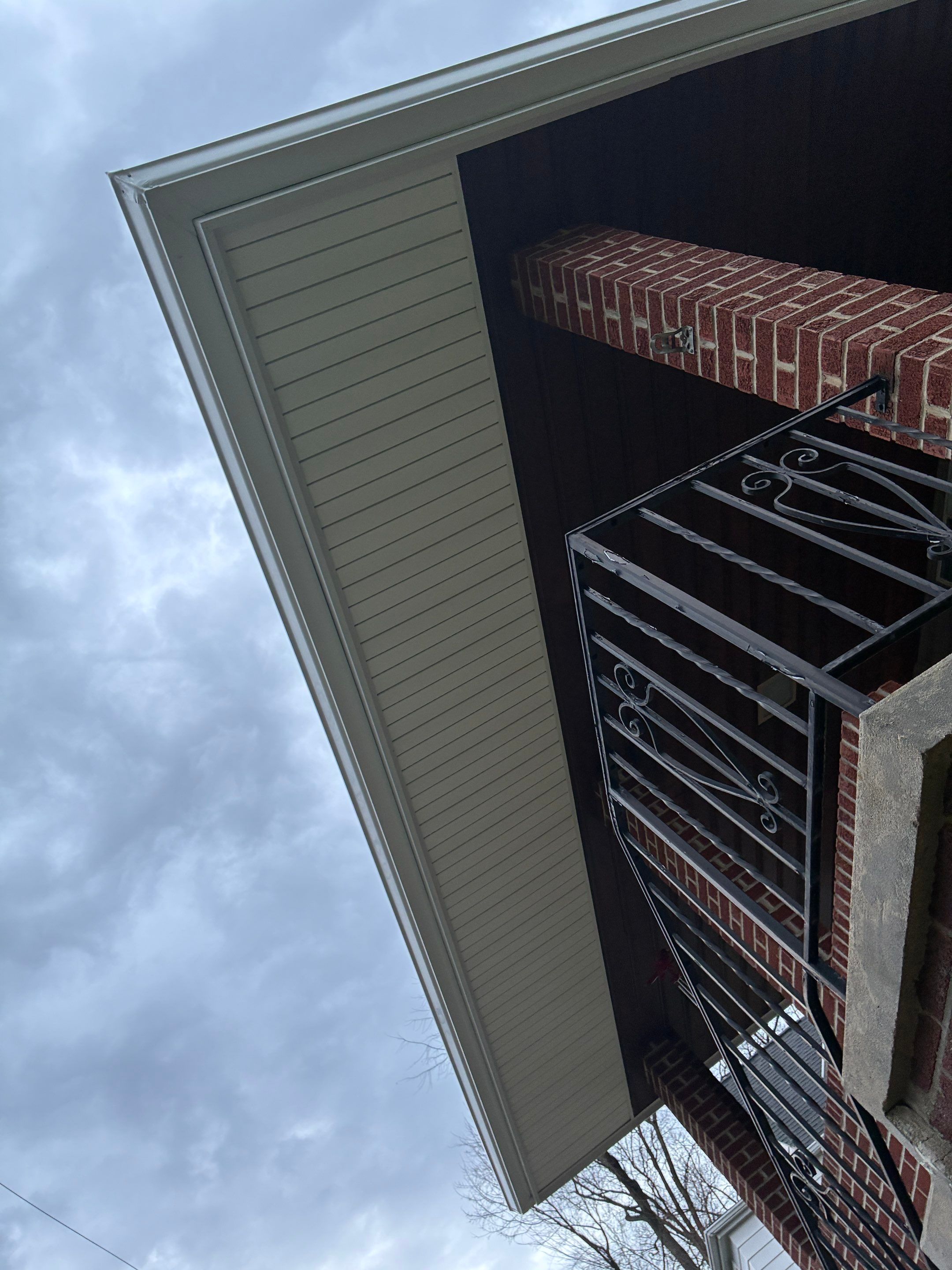 From ancient aluminum to beautiful vinyl siding in Westview by Ideal Siding Pittsburgh