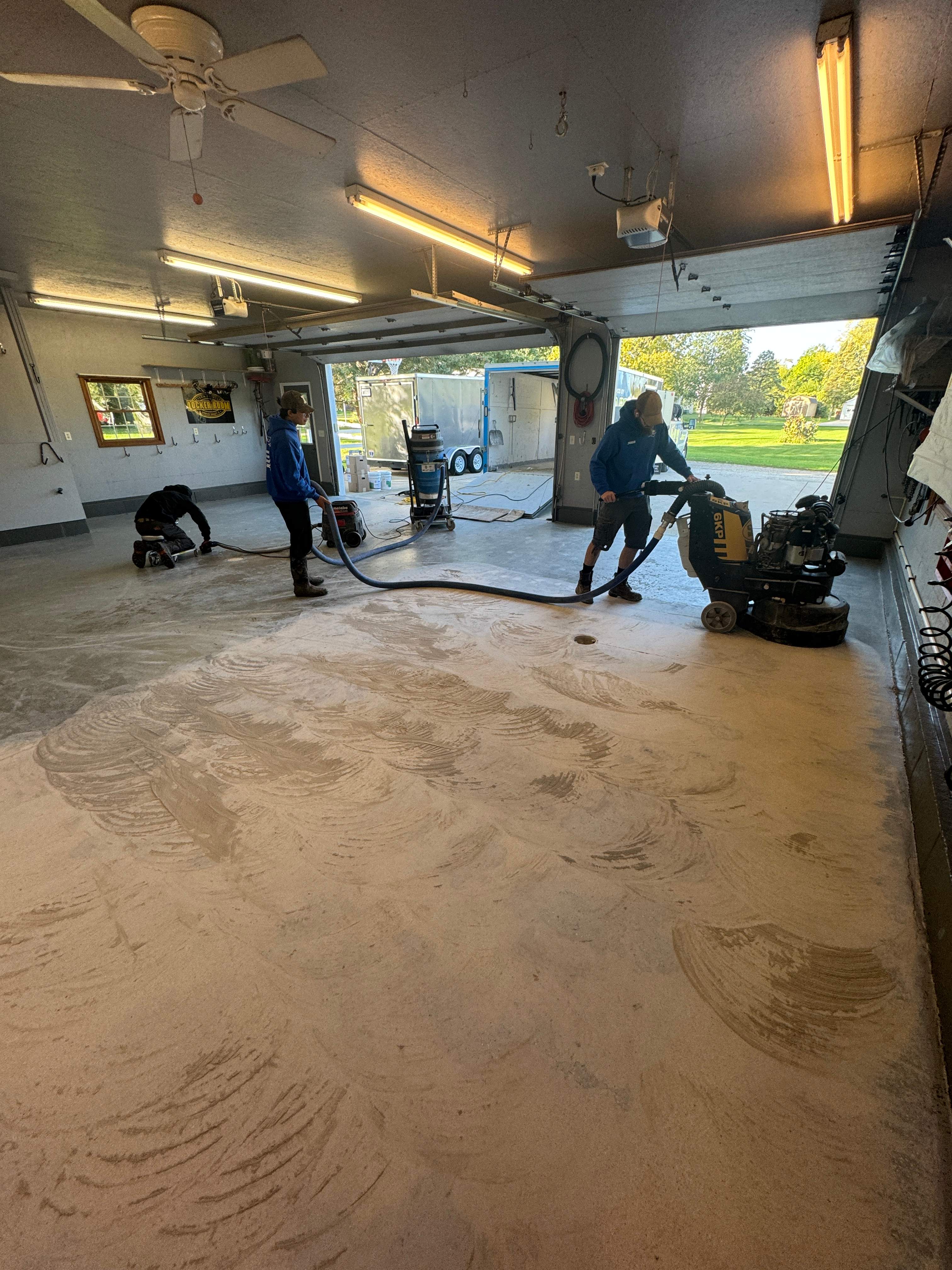 Creekbed Garage Lostant by Loud Bros