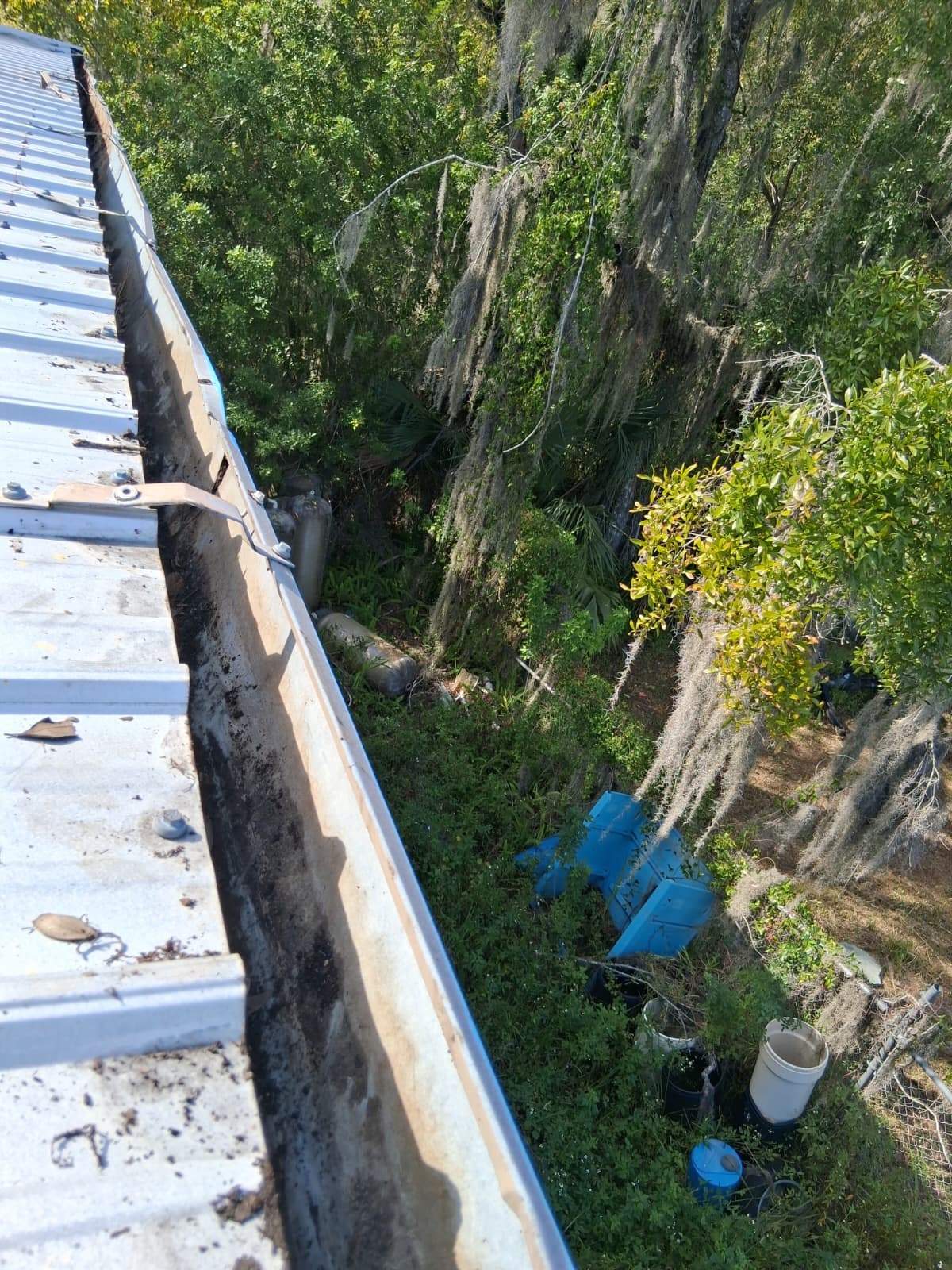Clean Gutters and Seal Seams in Lakeland FL by Gutter Professors