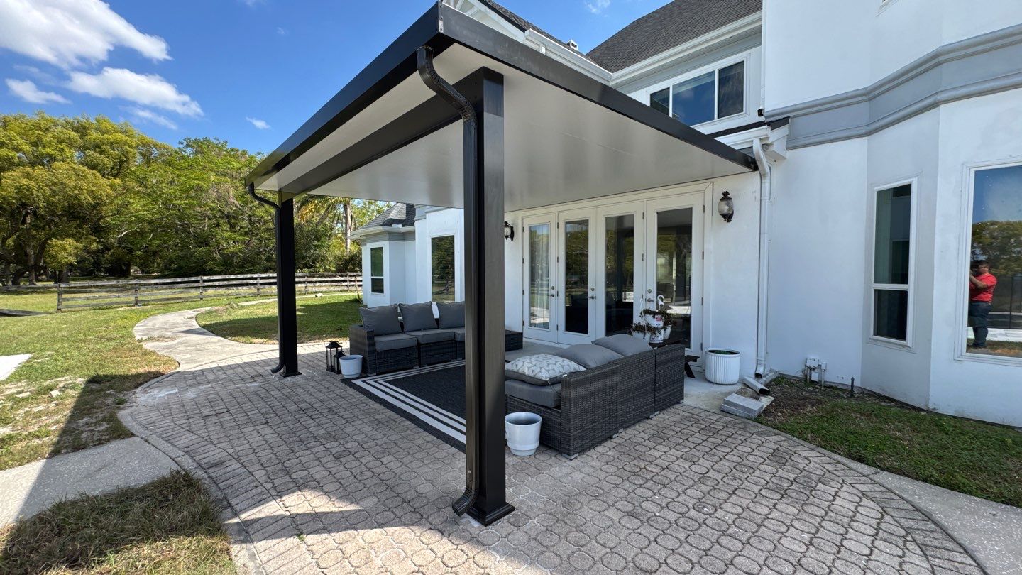 Aluminun patio cover using Aluminum insulated panels by Orlando pergolas