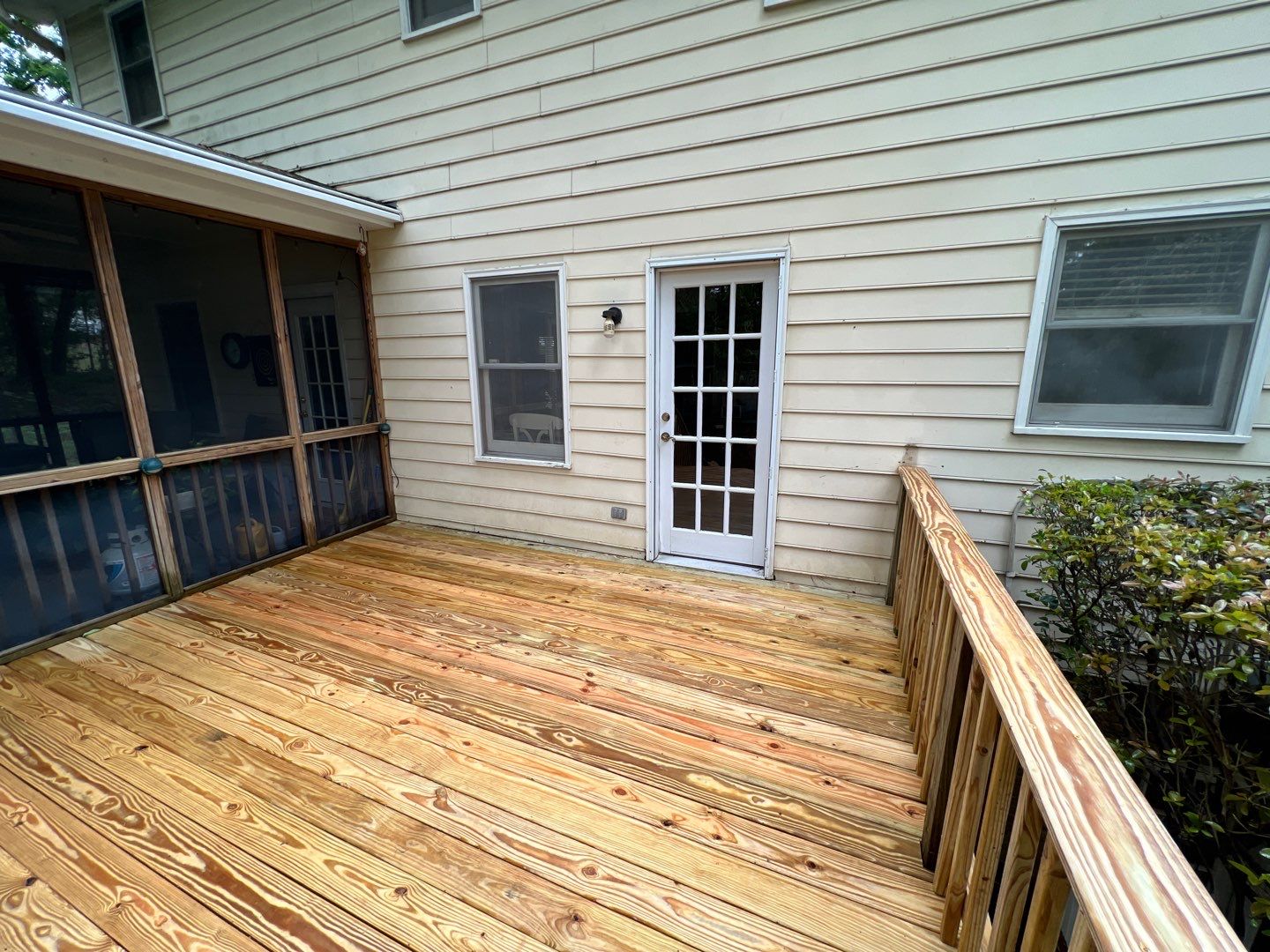 Oak Leaf Circle - Deck Installation  by Pillar and Pine