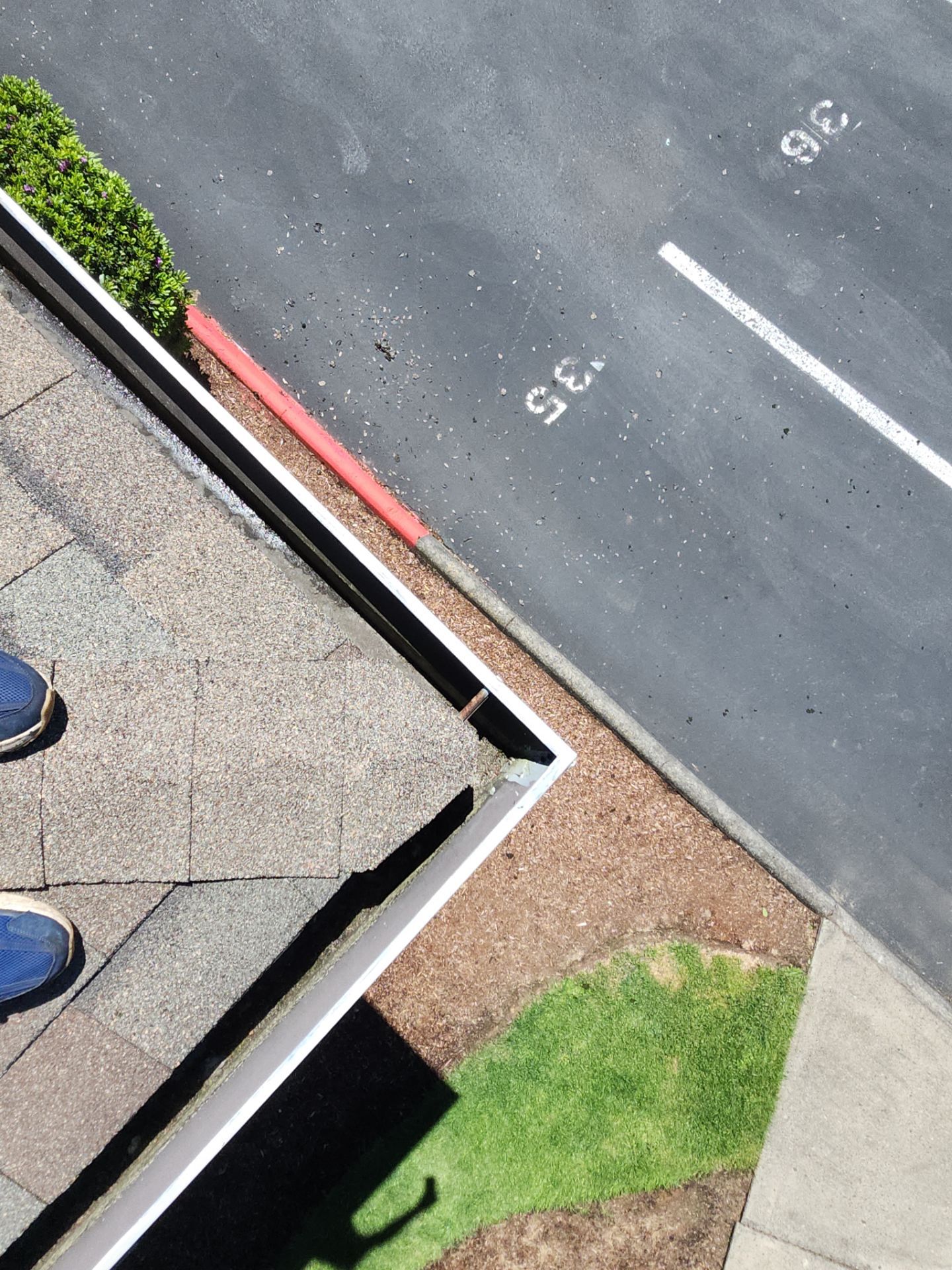 HOA gutter cleaning after photo.