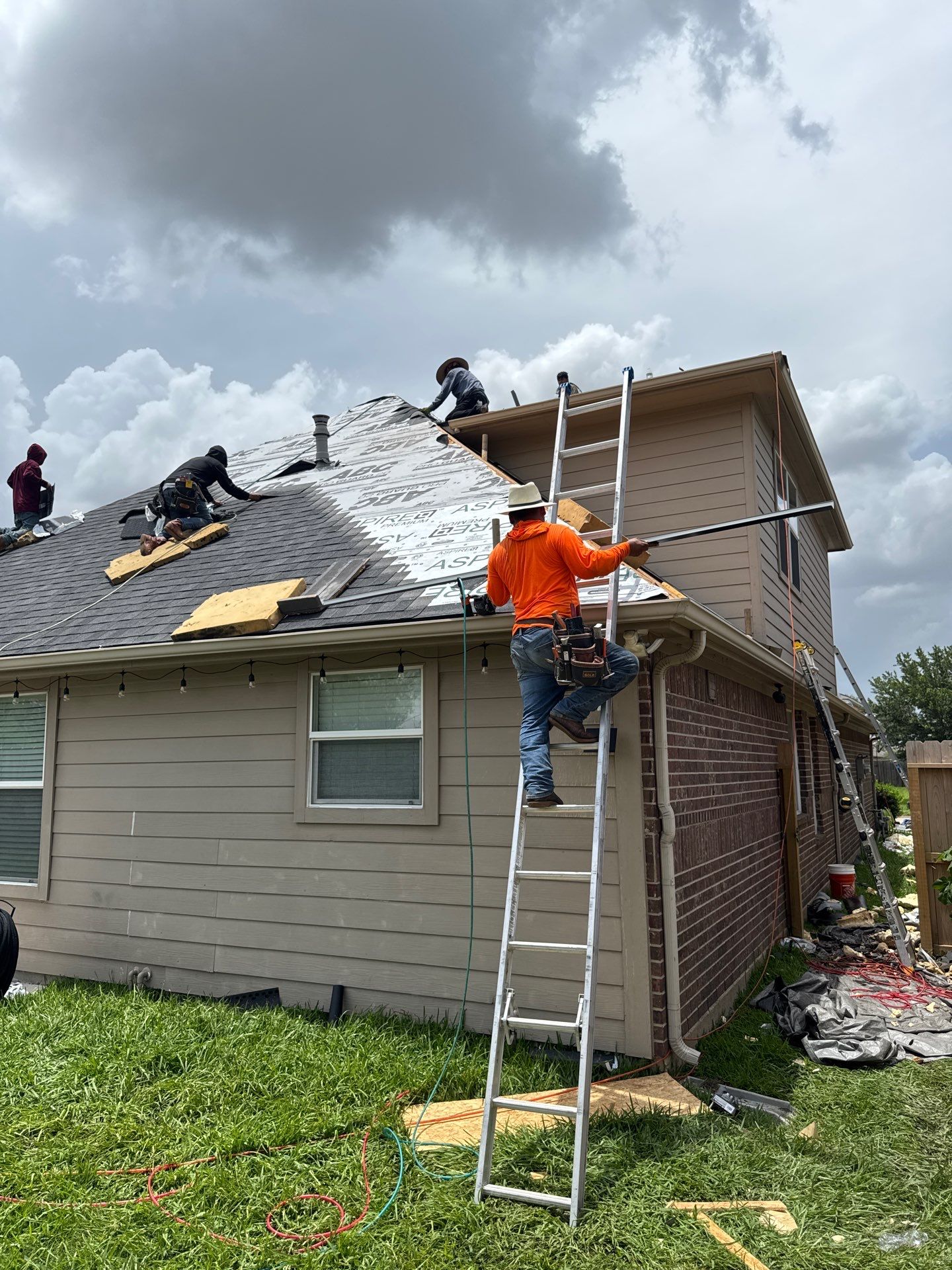 Residential Roof Replacement using ATLAS PROLAM BLACK SHADOW by Elite Roofing LLC