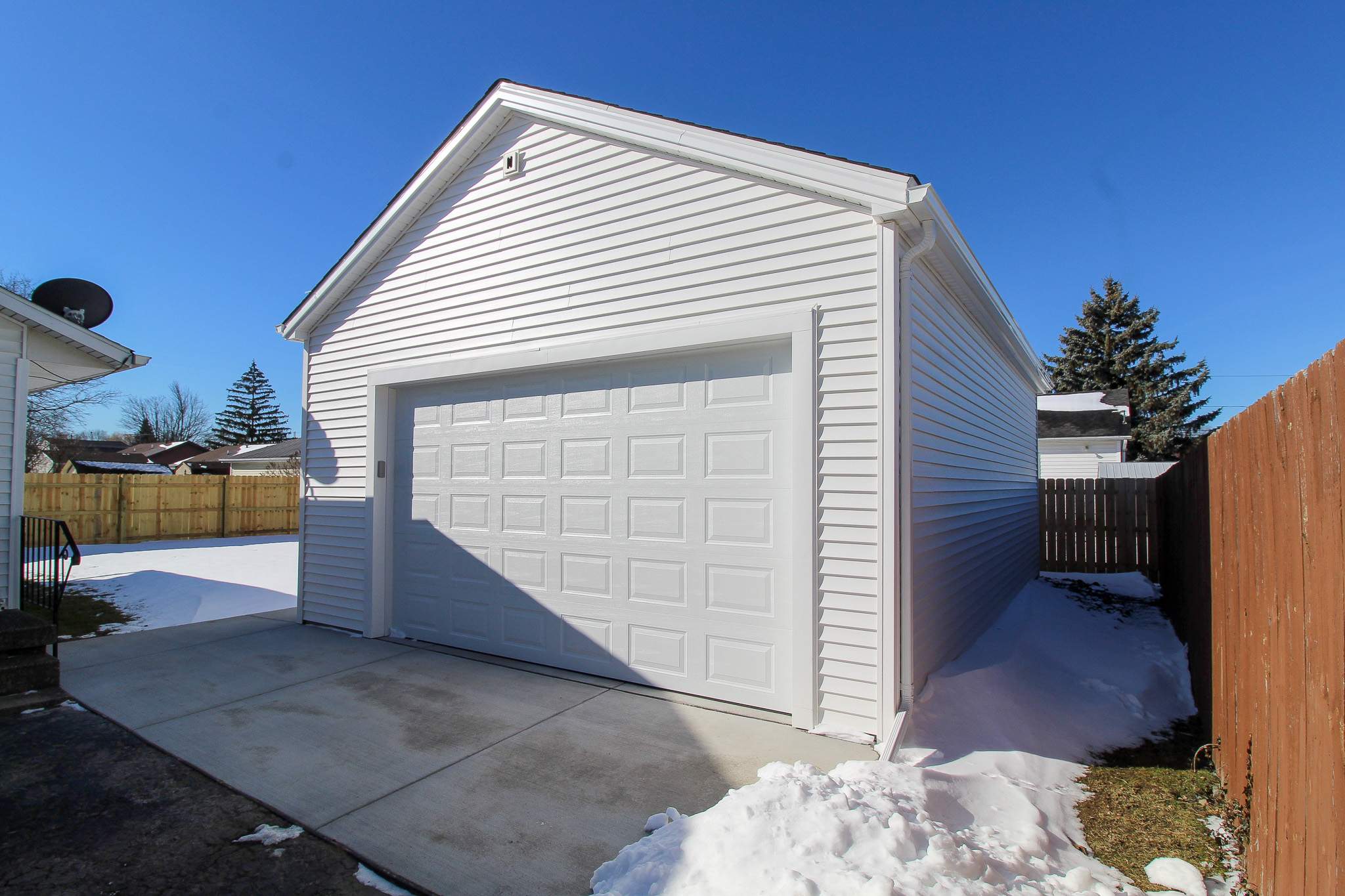 Garage by Ivy Lea Construction