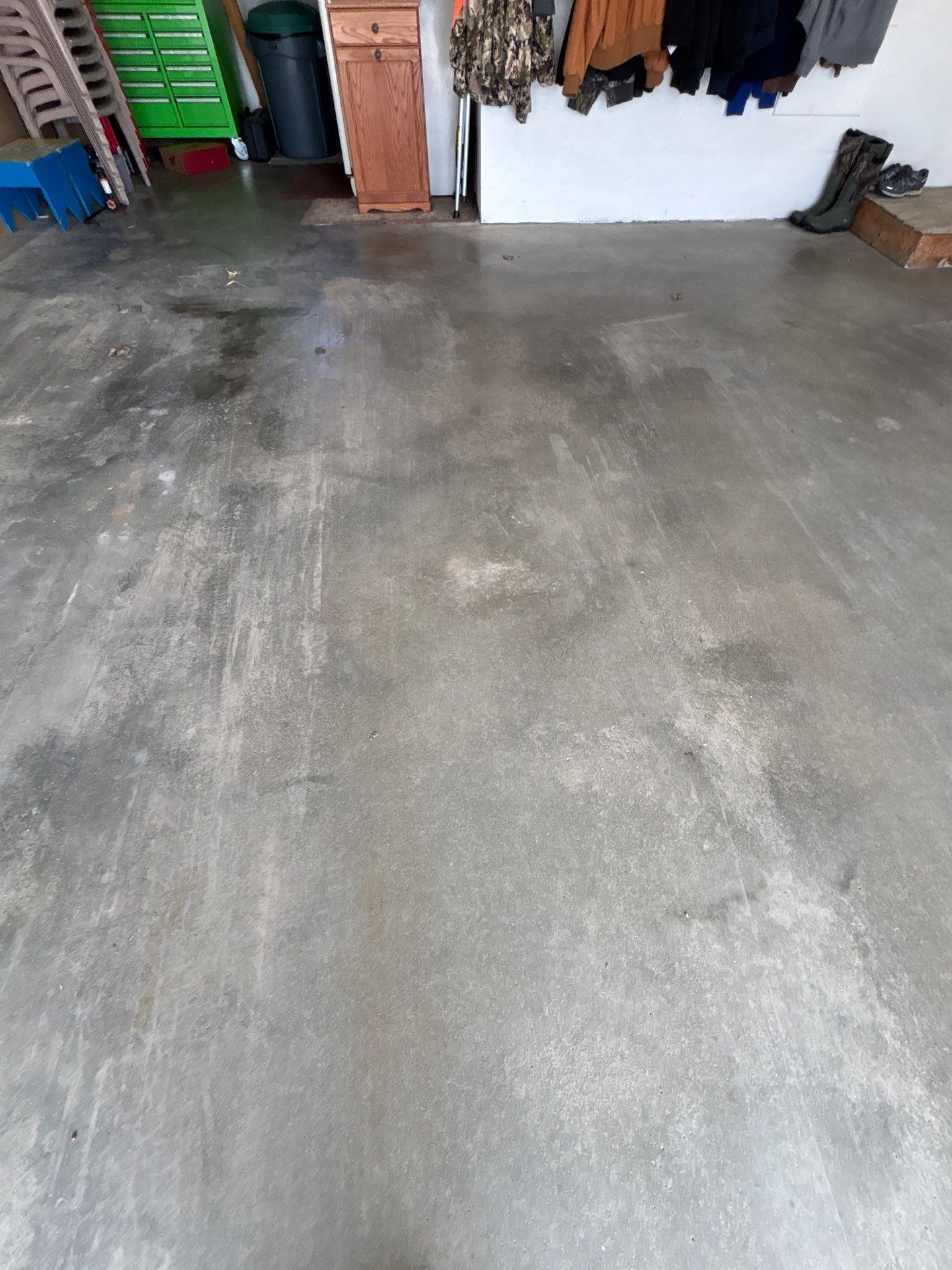 Smoke Flake Garage Floor Coating in Dell Rapids by Select Painting, Coatings & Garage Cabinets