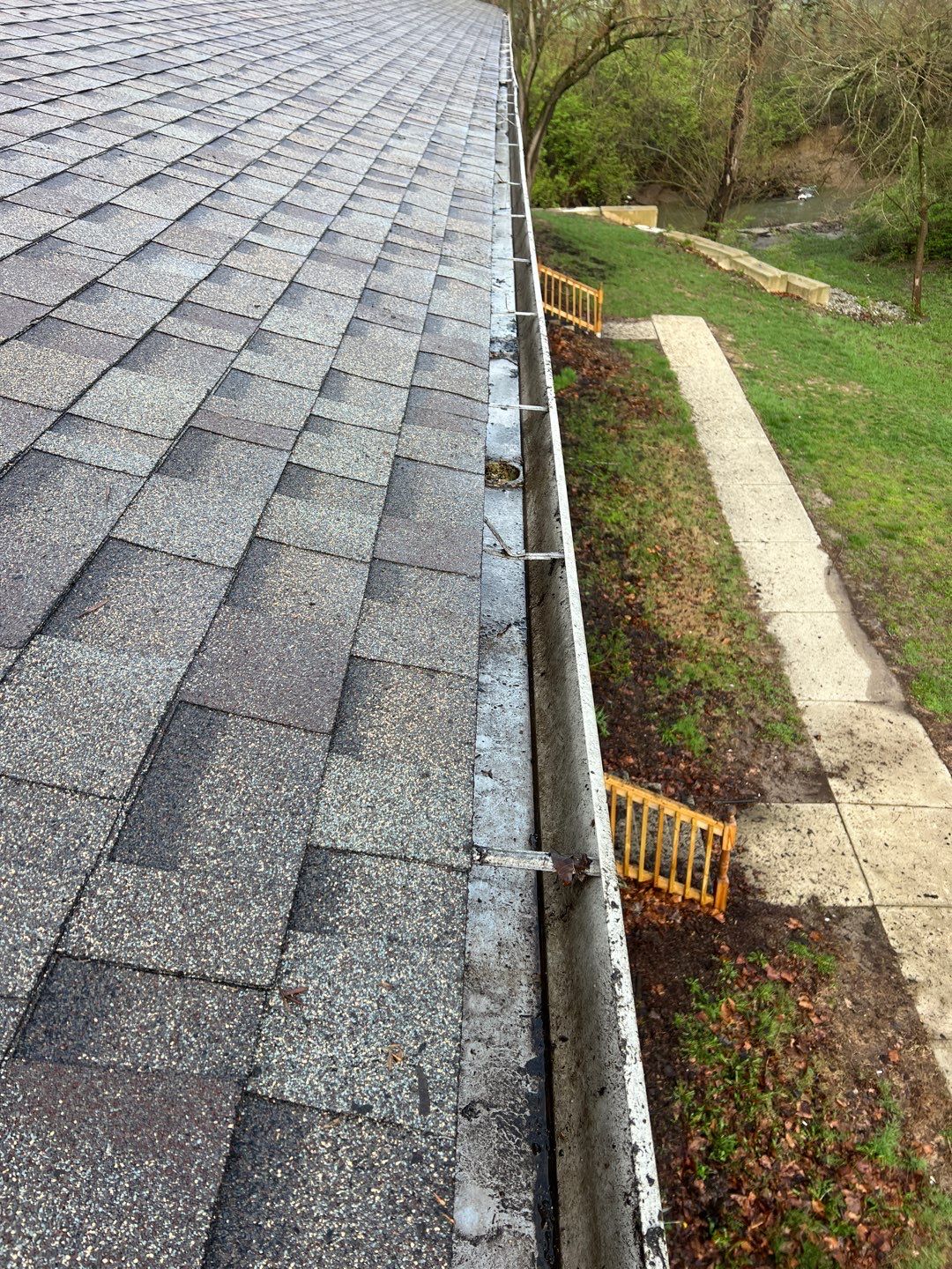 Commercial gutter cleaning Indiana after photo with clean gutters