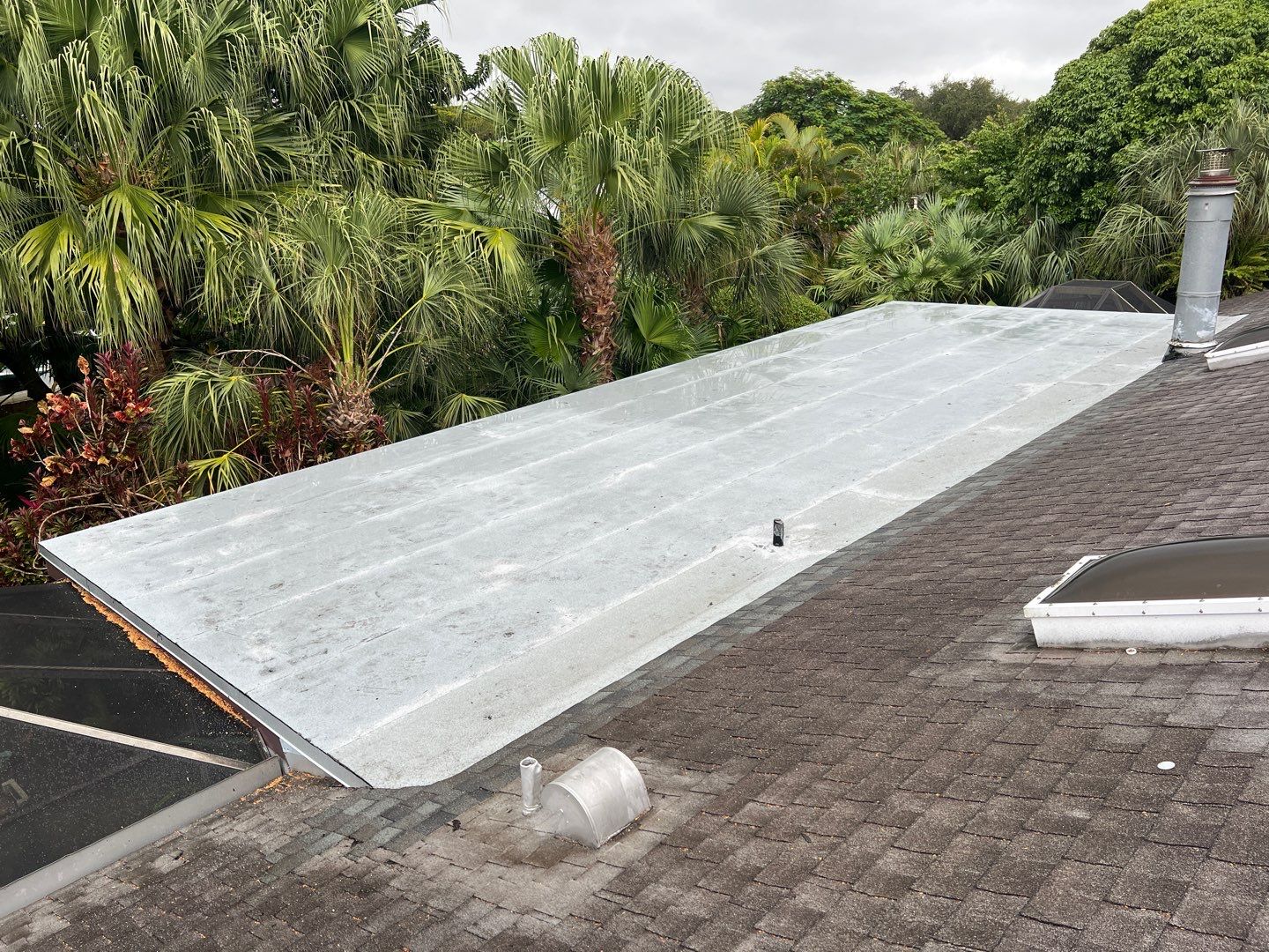 Florida Room Flat Roof Replacement using Hot Mopped Granular Cap Sheet. by BOB HILSON & CO INC