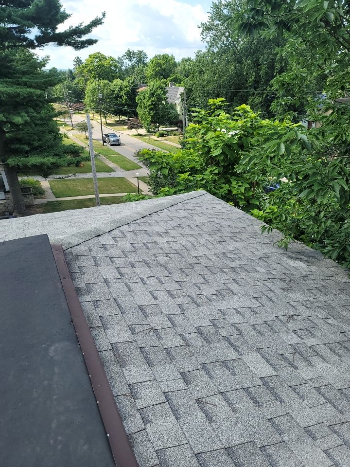 ATLAS PINNACLE COLOR: MAJESTIC SHAKE DRIP EDGE: WHITE by Eagle Eye Roofing