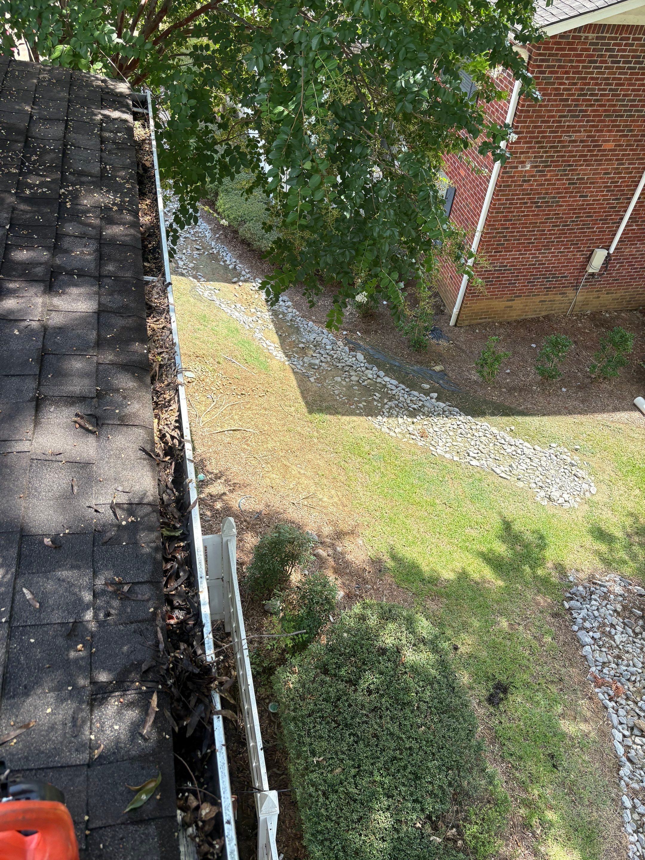 Commercial gutter cleaning Georgia before photo with filled gutters