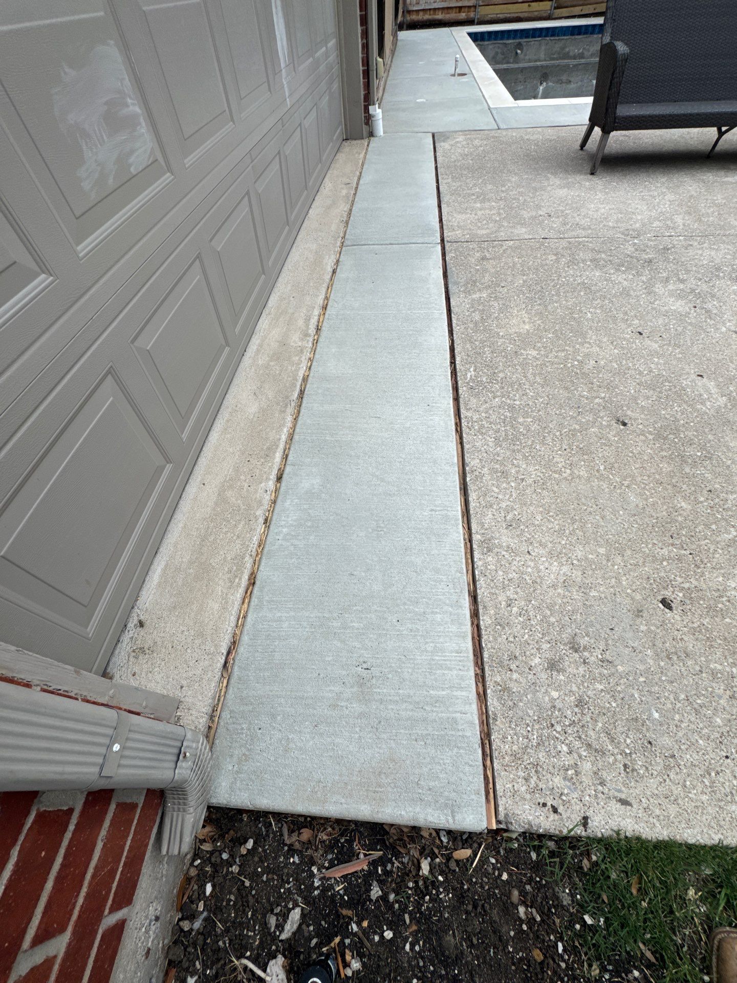 Modern Rectangular Plunge Pool with Turf by Pinnacle Pools and Spas - DFW
