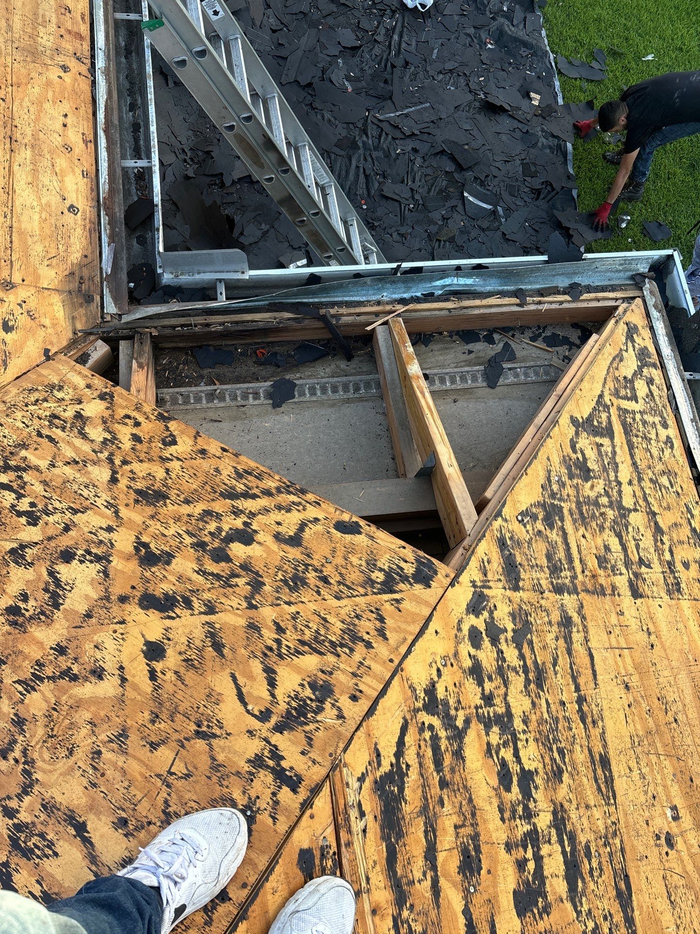 Residential Roofing Installation using Owen's Corning Duration (Lifetime) Shingles by Roof Repair Company