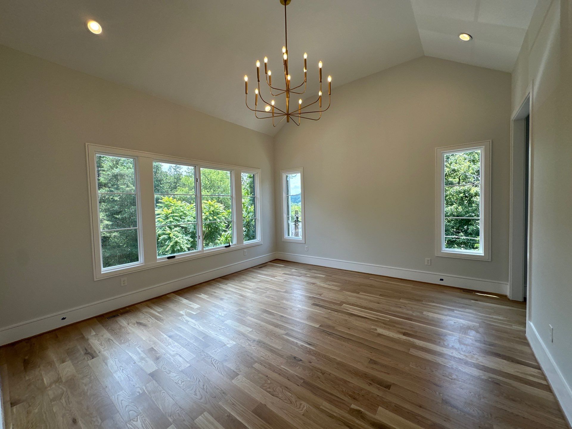 Interior Paint and Flooring in Nashville by Music City Improvements