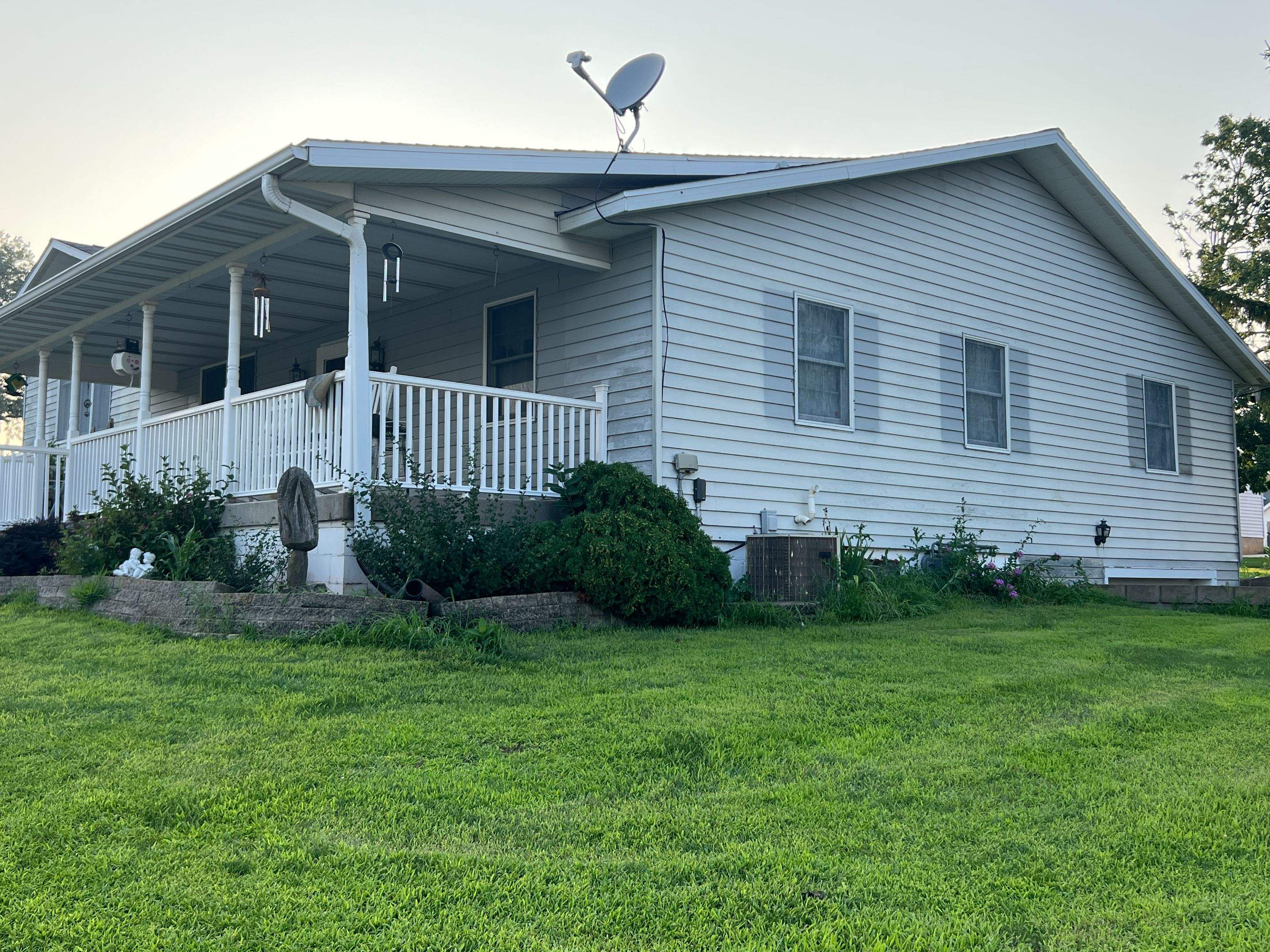Aluminum Siding Repaint by Grandview Painting