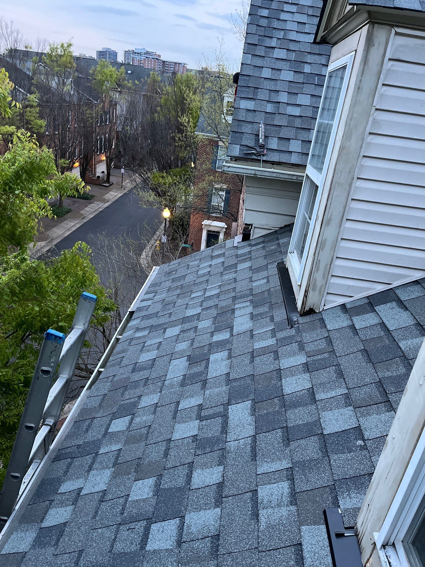 Alexandria: CertainTeed Landmark Pro Designer Shingles in Max Def Georgetown Gray by RM Banning, Inc.