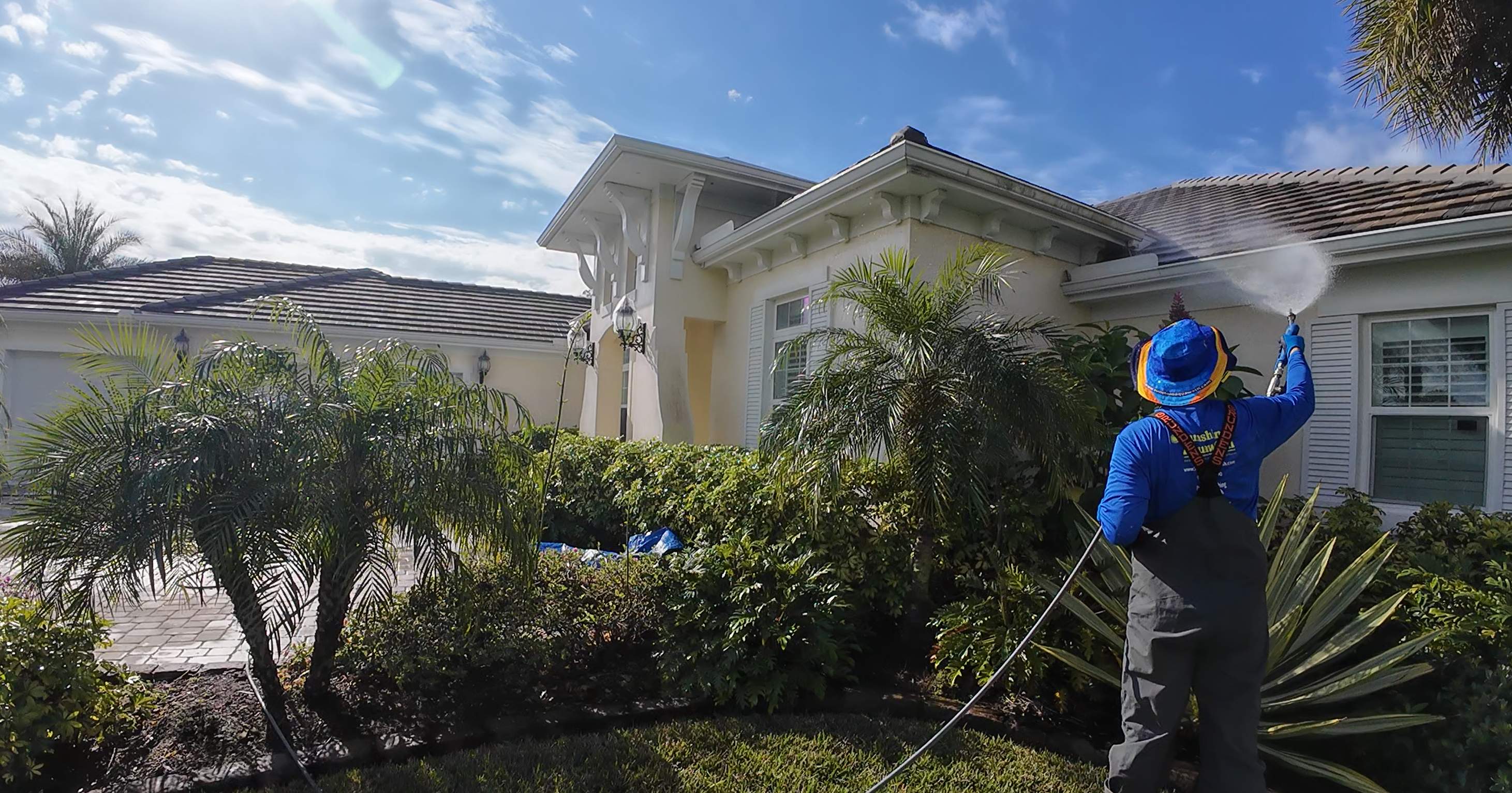 House Wash & Pool Screen Enclosure Cleaning in Winding River Community, Bradenton, FL | Sunshine AquaWash by Sunshine AquaWash