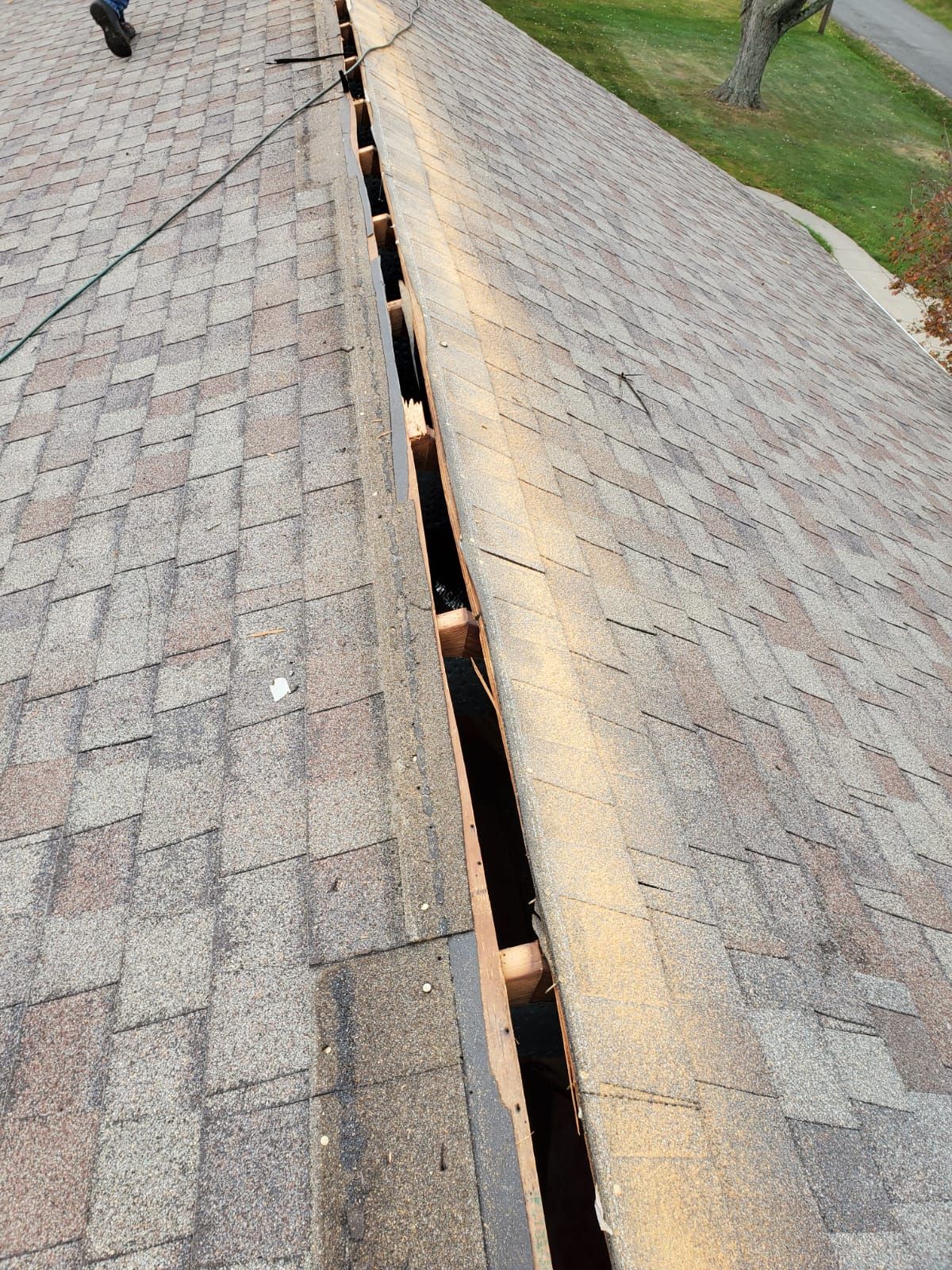 ATLAS PINNACLE COLOR: WEATHERWOOD DRIP EDGE: WHITE by Eagle Eye Roofing