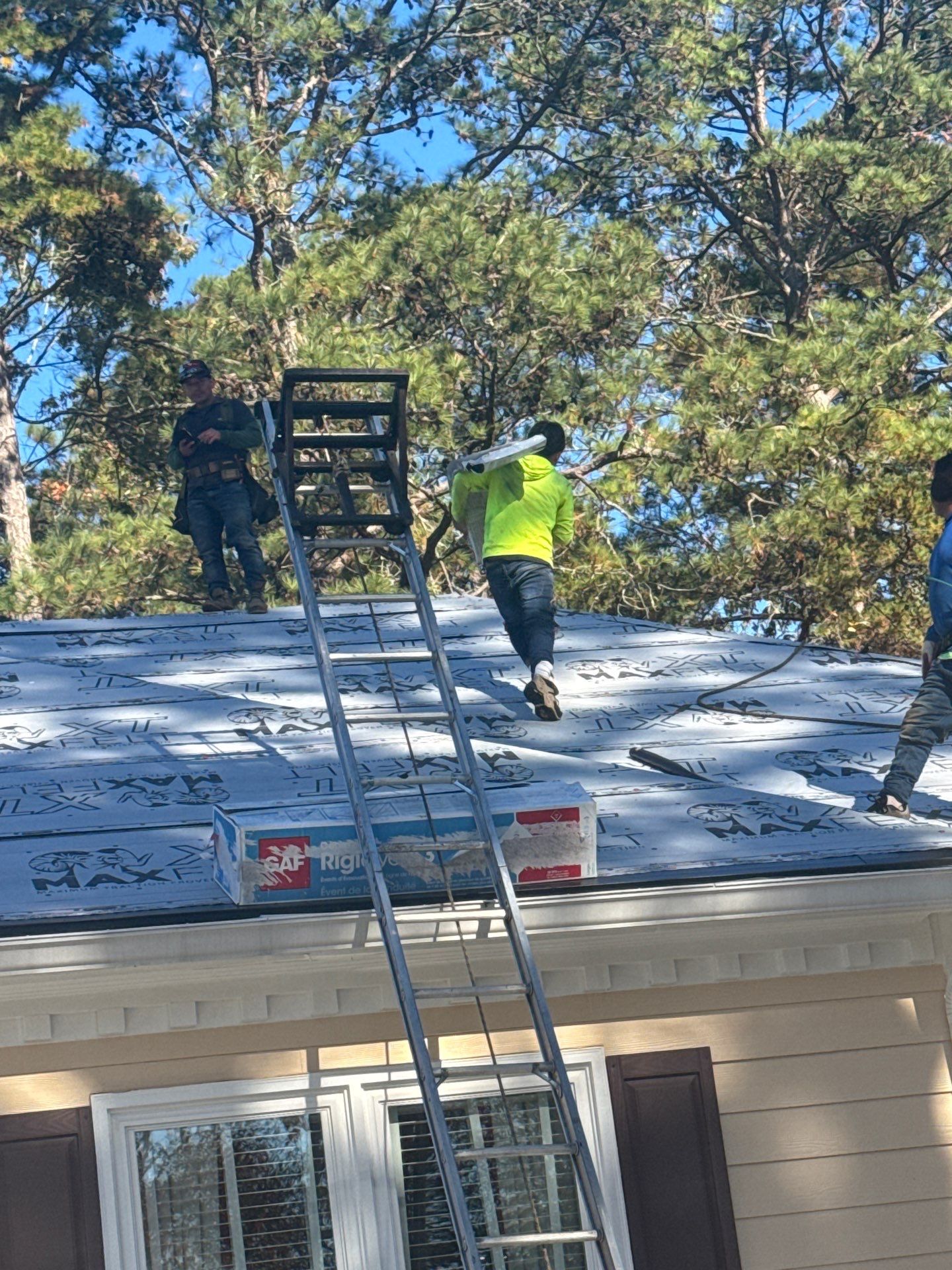 GAF Natural Shadow - Charcoal by Elite Roofing LLC