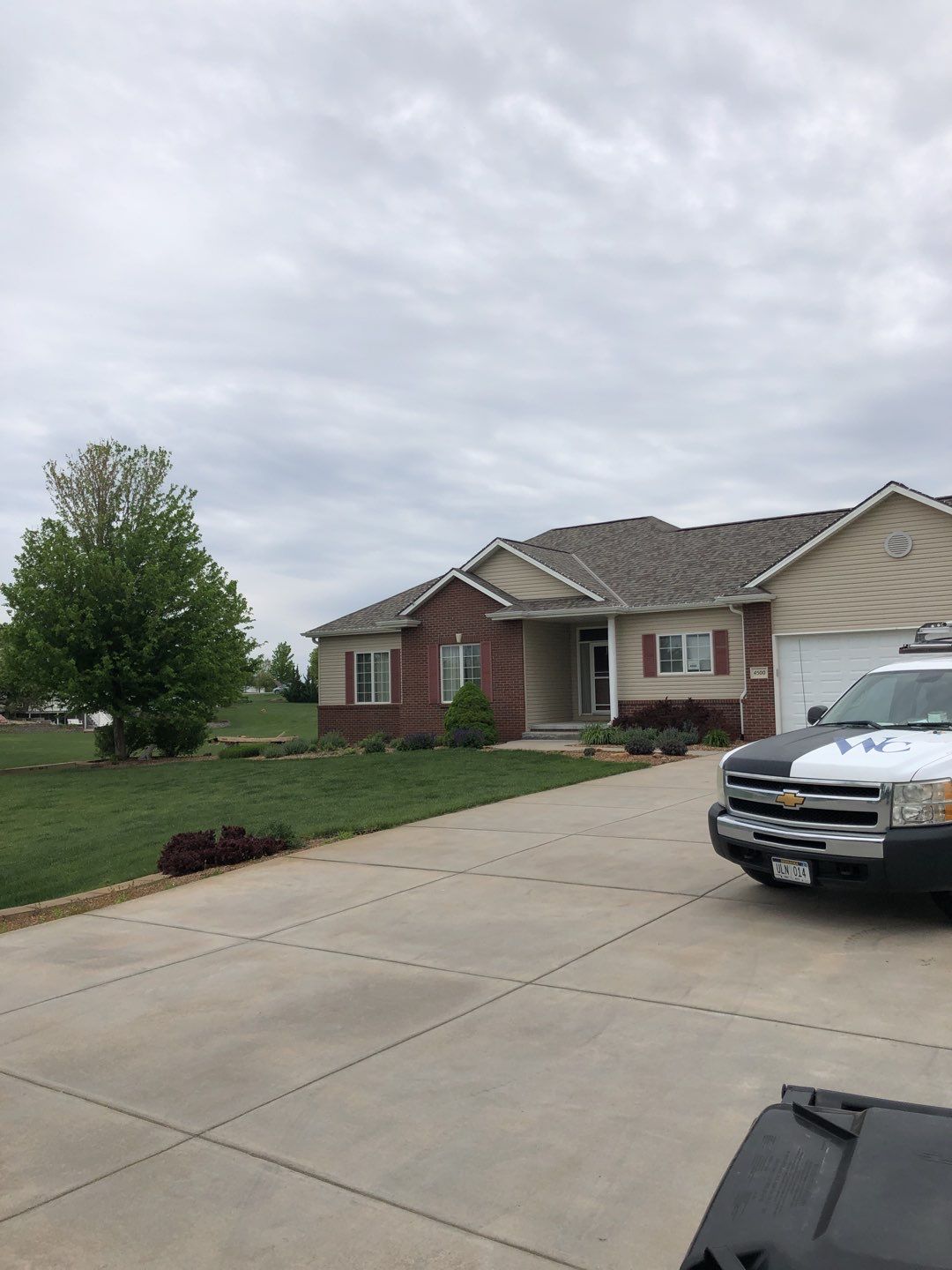 Residential Re-Roof using Landmark Shingles by White Castle Roofing