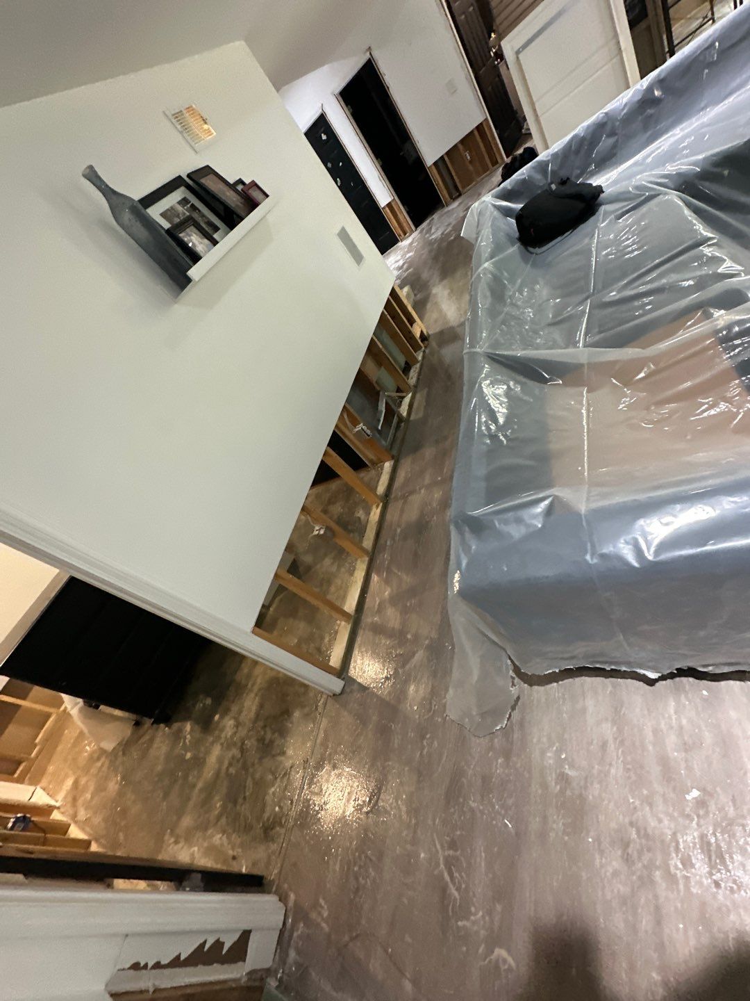 Full-Service Water Damage Mitigation and Structural Drying in Lone Jack by Fine Restoration