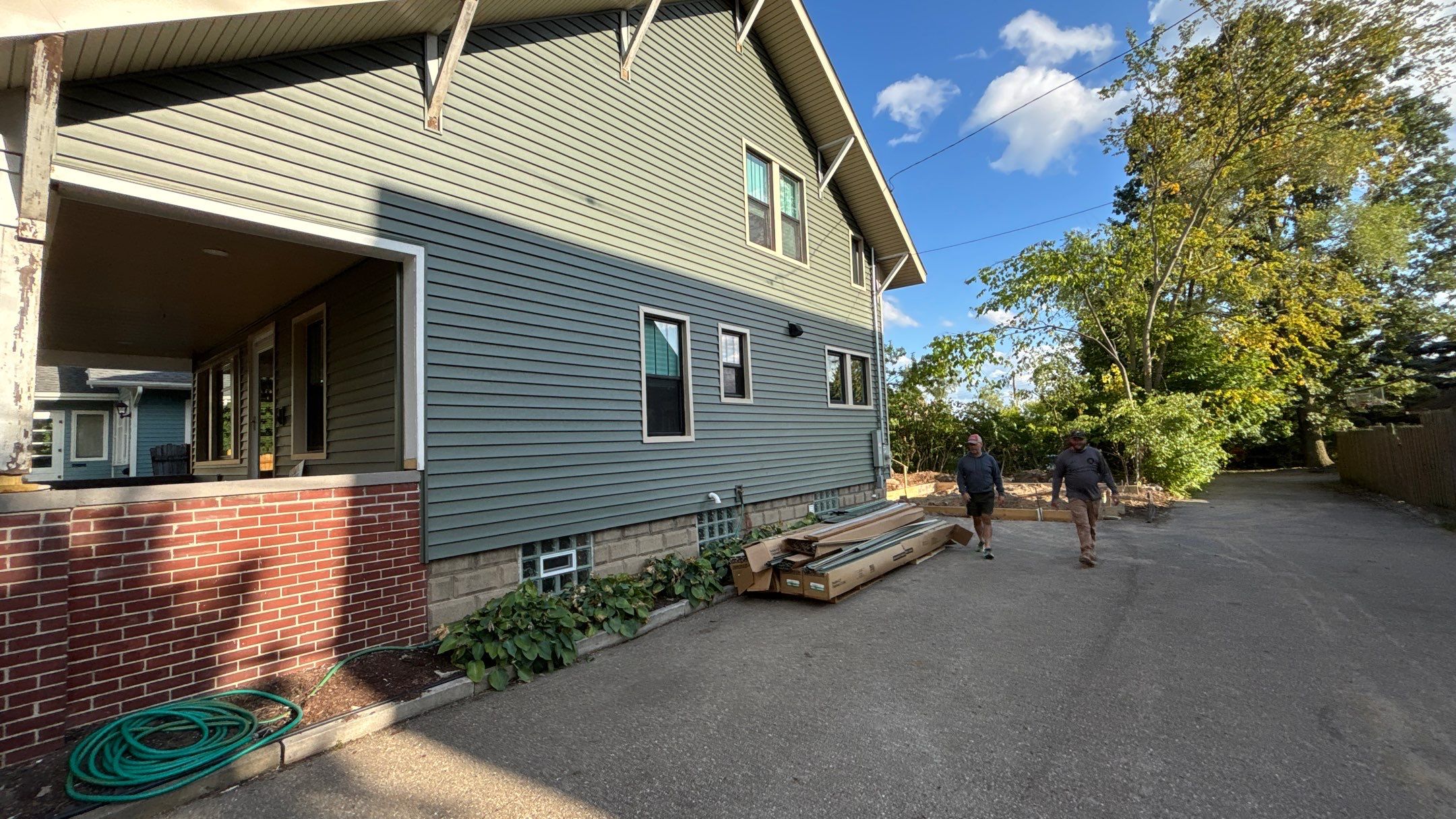 Siding Replacement using Alside Charter Oak D4.5" Deep Moss by 180 Contractors