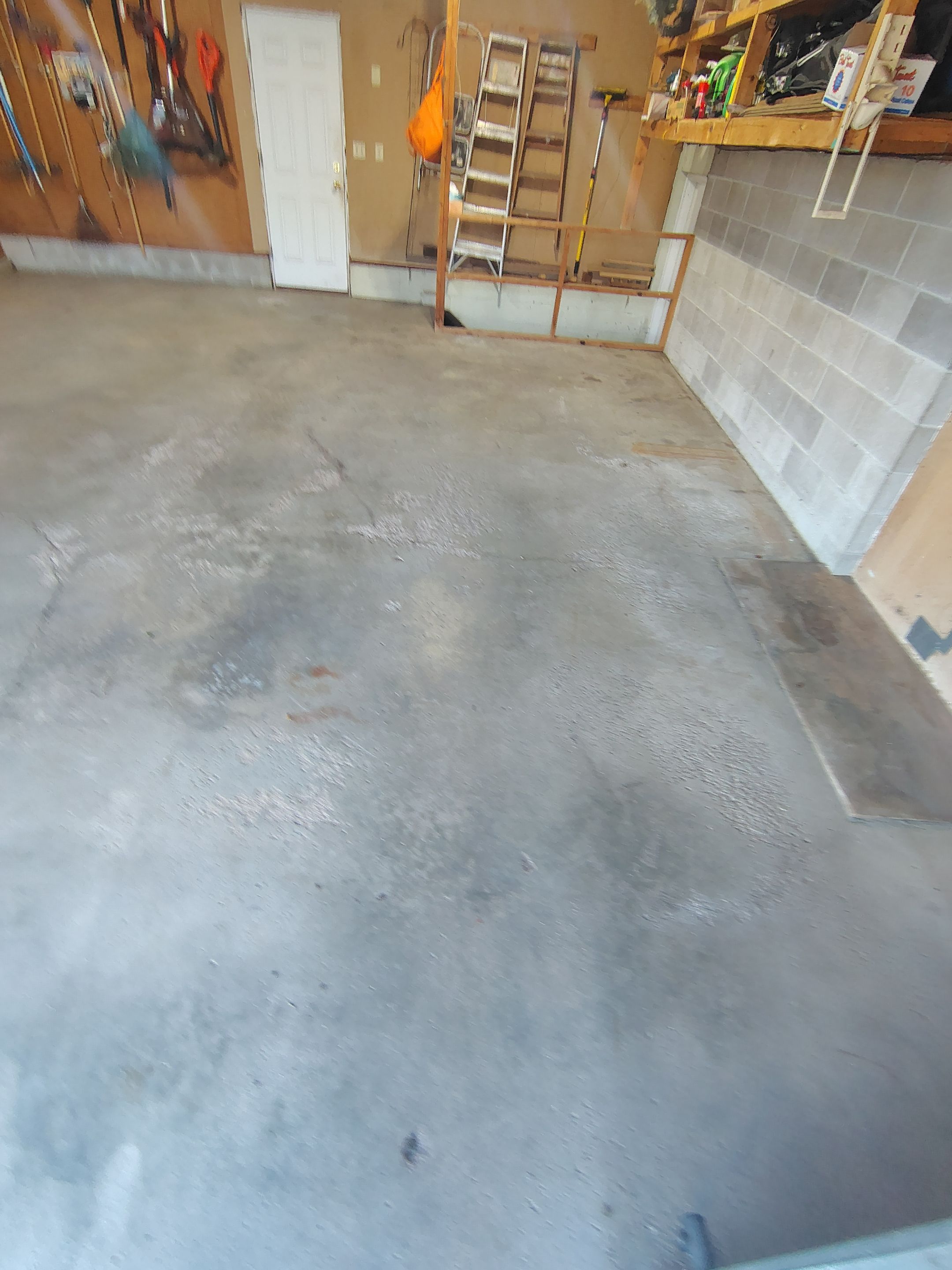 Sioux Falls Garage Epoxy Floor Installation and Concrete Crack Repair by Select Painting, Coatings & Garage Cabinets