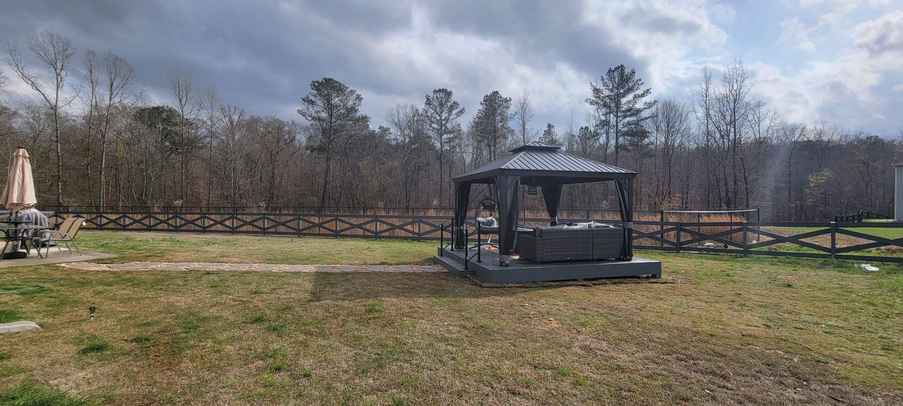Exterior Gazebo by Ajayi Design and Construction 