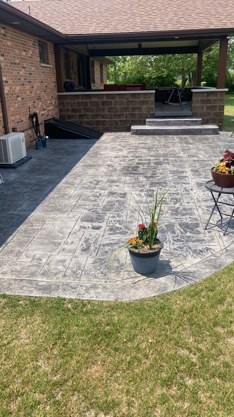 Outdoor Living Addition and Concrete by Ivy Lea Construction